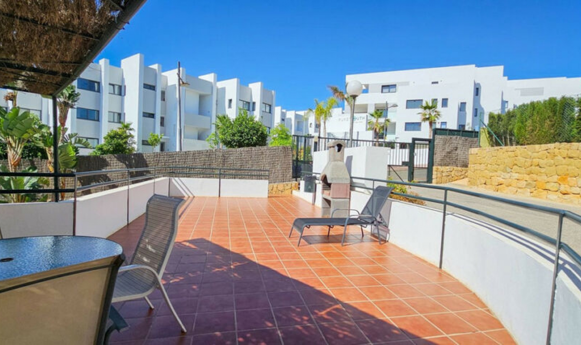 Resale - Apartment -
La Duquesa