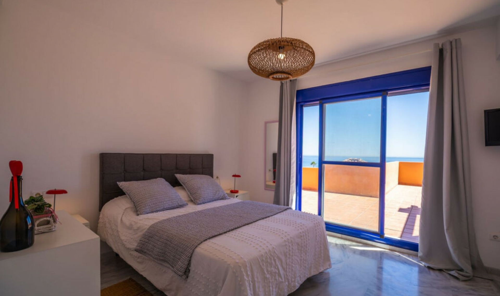 Resale - Apartment -
La Duquesa