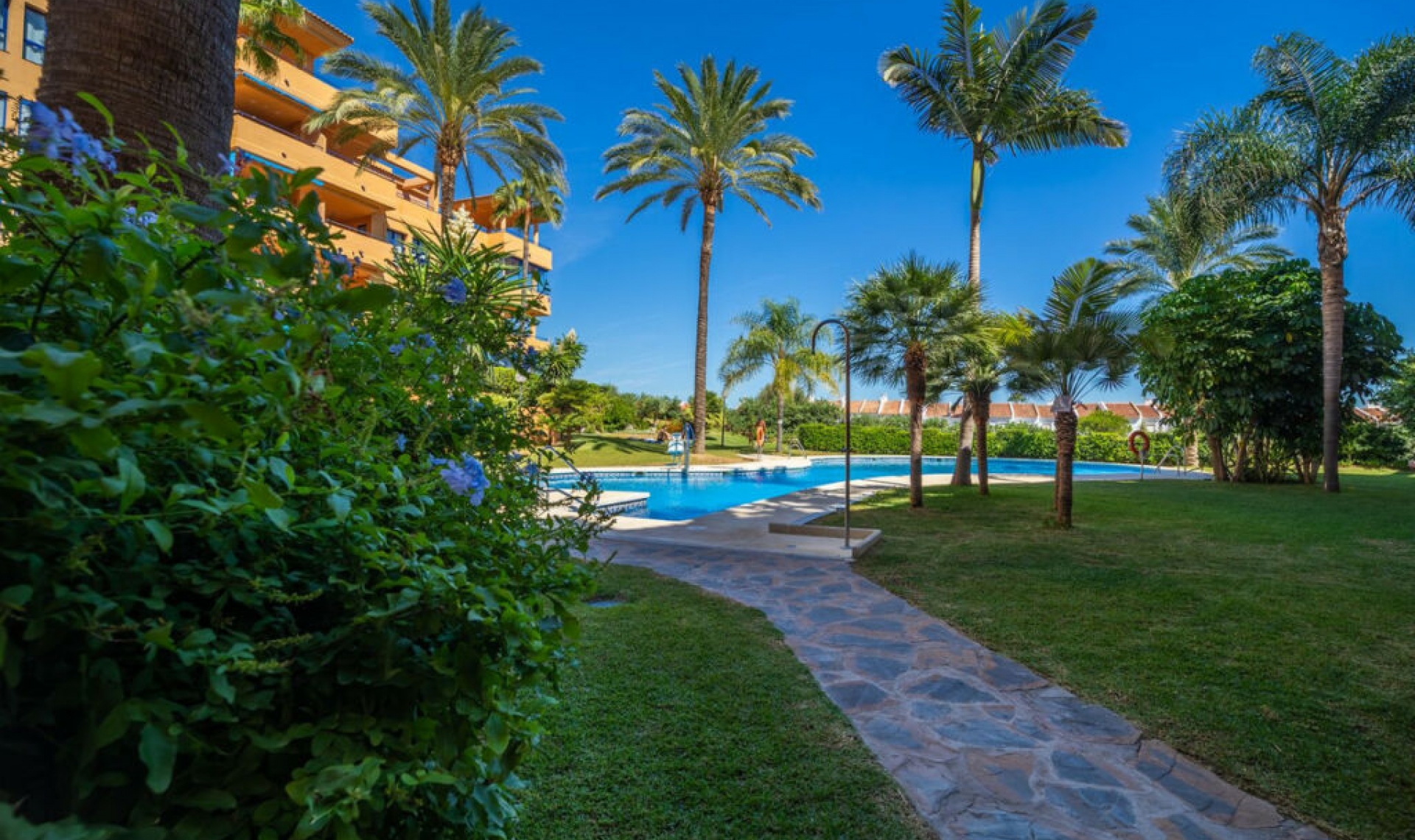 Resale - Apartment -
La Duquesa