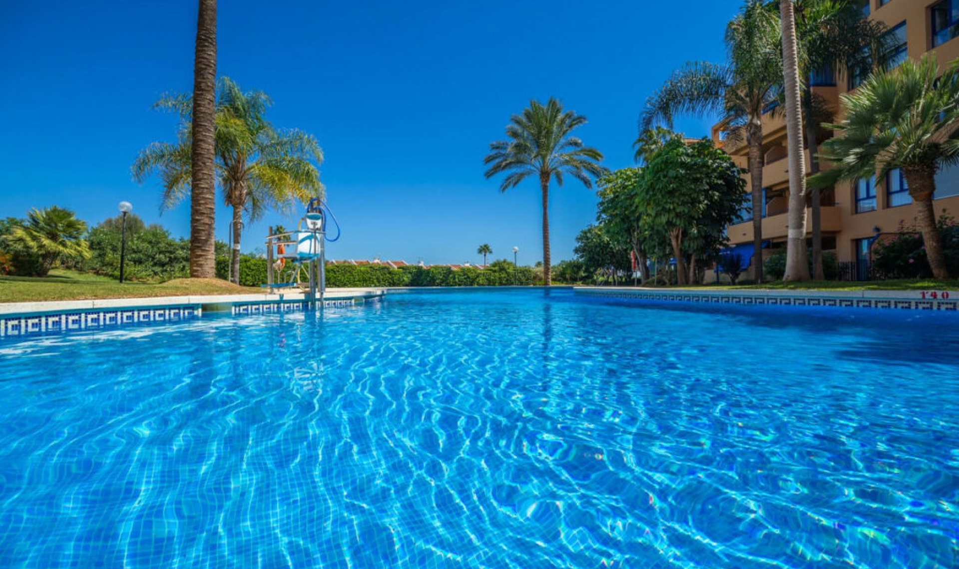 Resale - Apartment -
La Duquesa