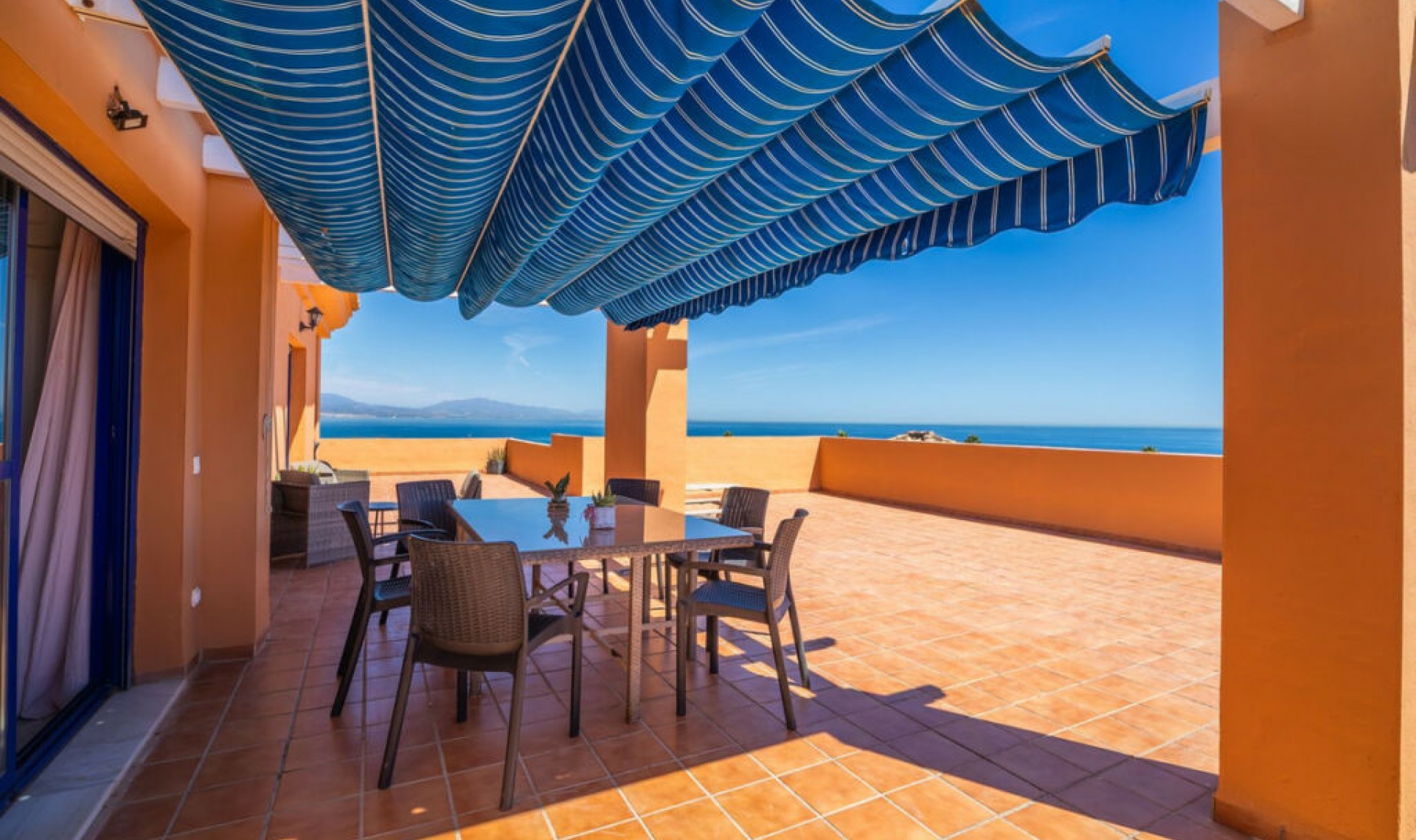 Resale - Apartment -
La Duquesa