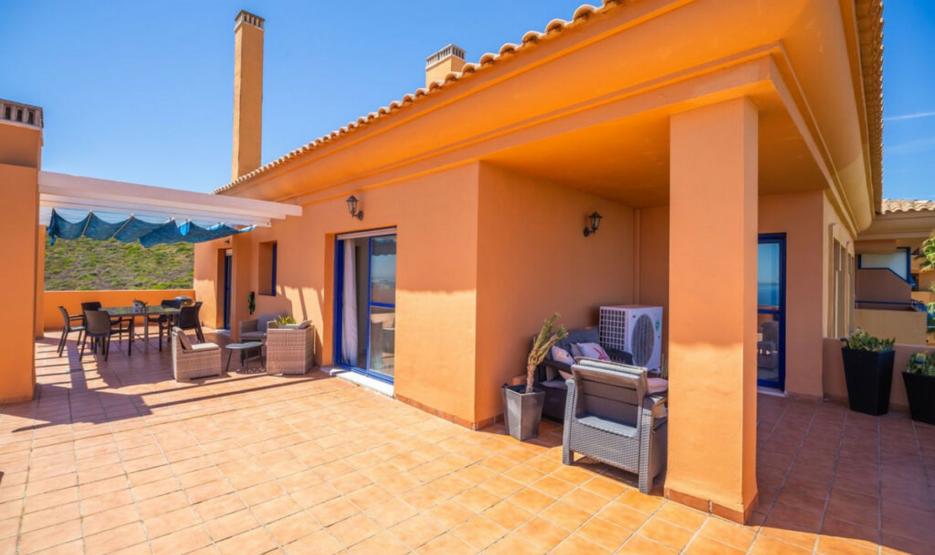 Resale - Apartment -
La Duquesa