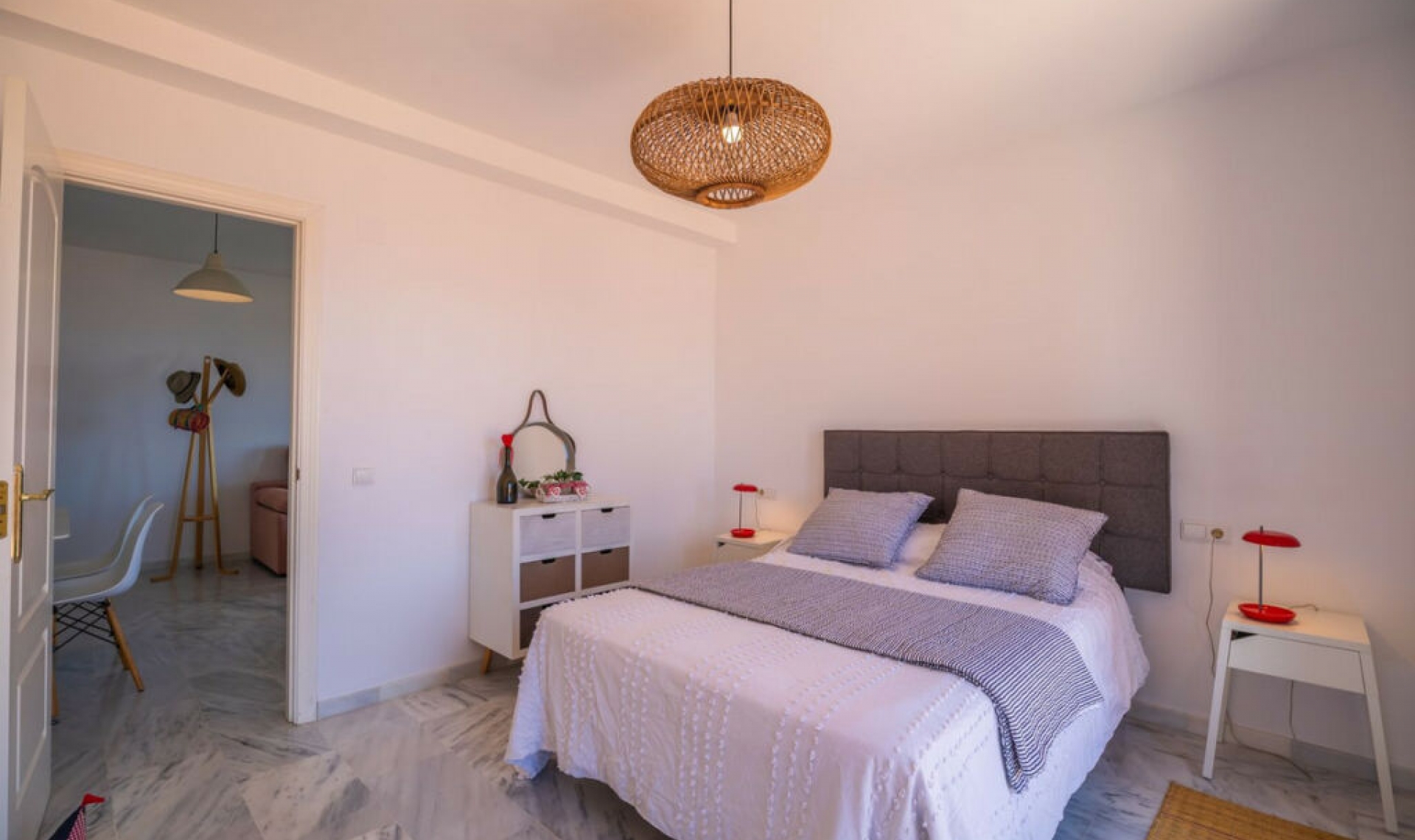 Resale - Apartment -
La Duquesa
