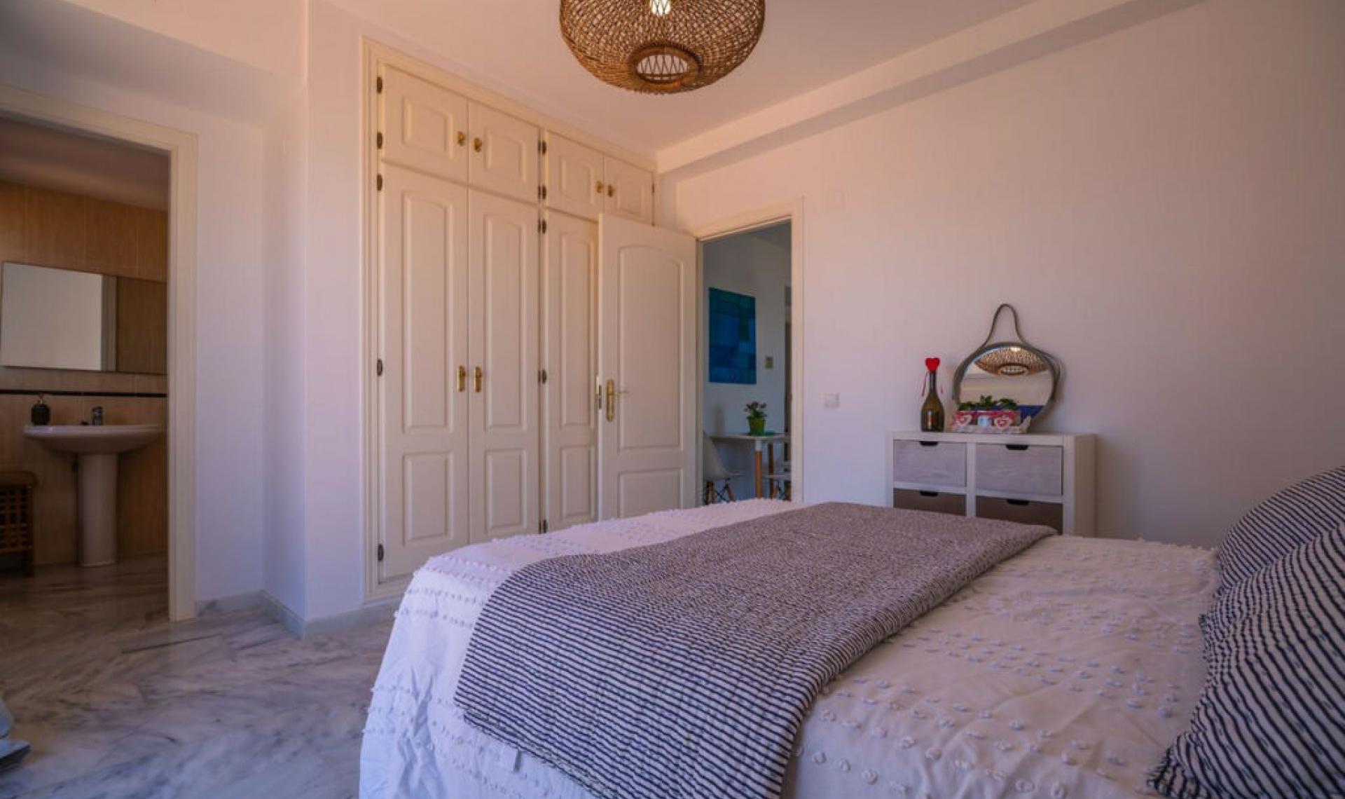 Resale - Apartment -
La Duquesa