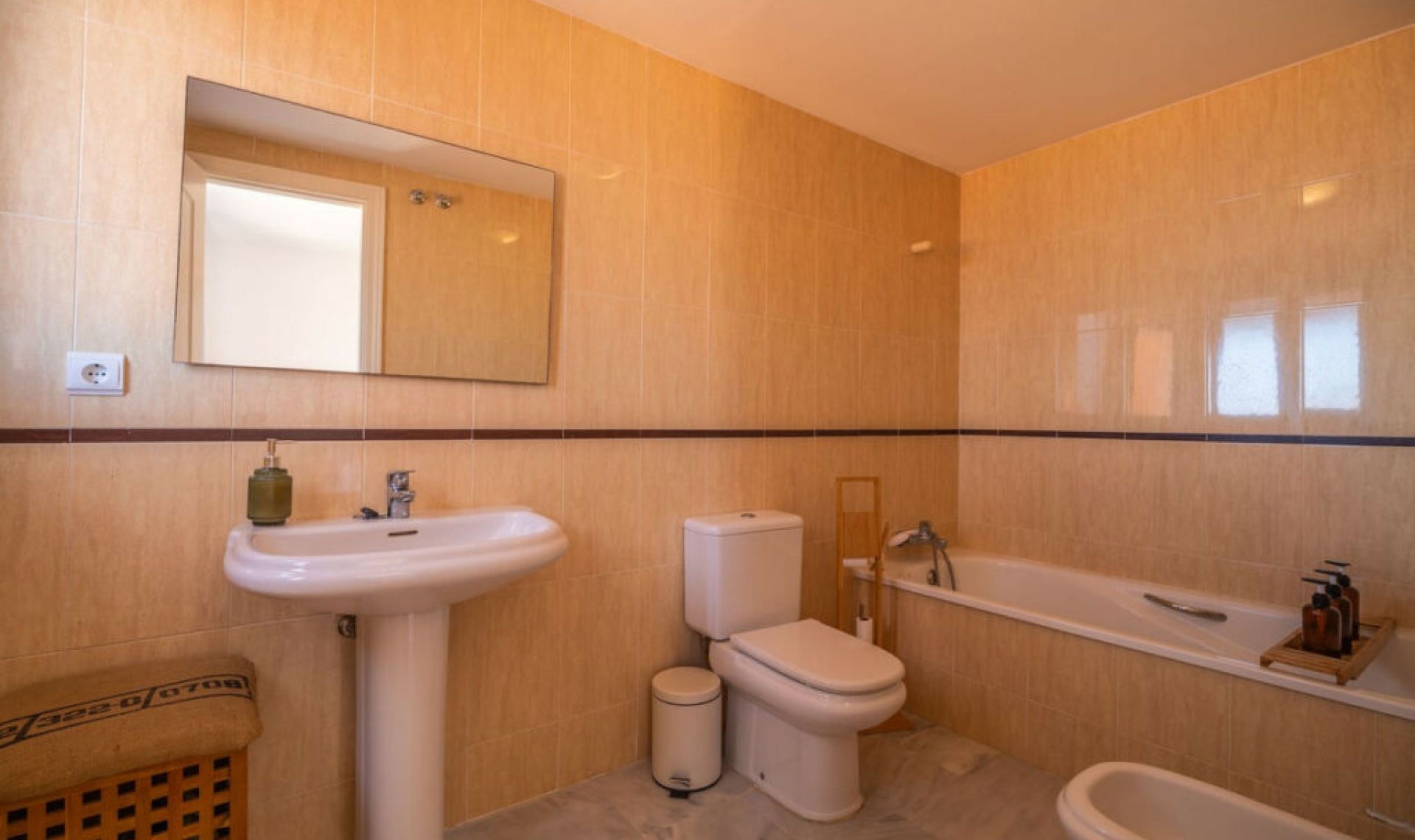 Resale - Apartment -
La Duquesa