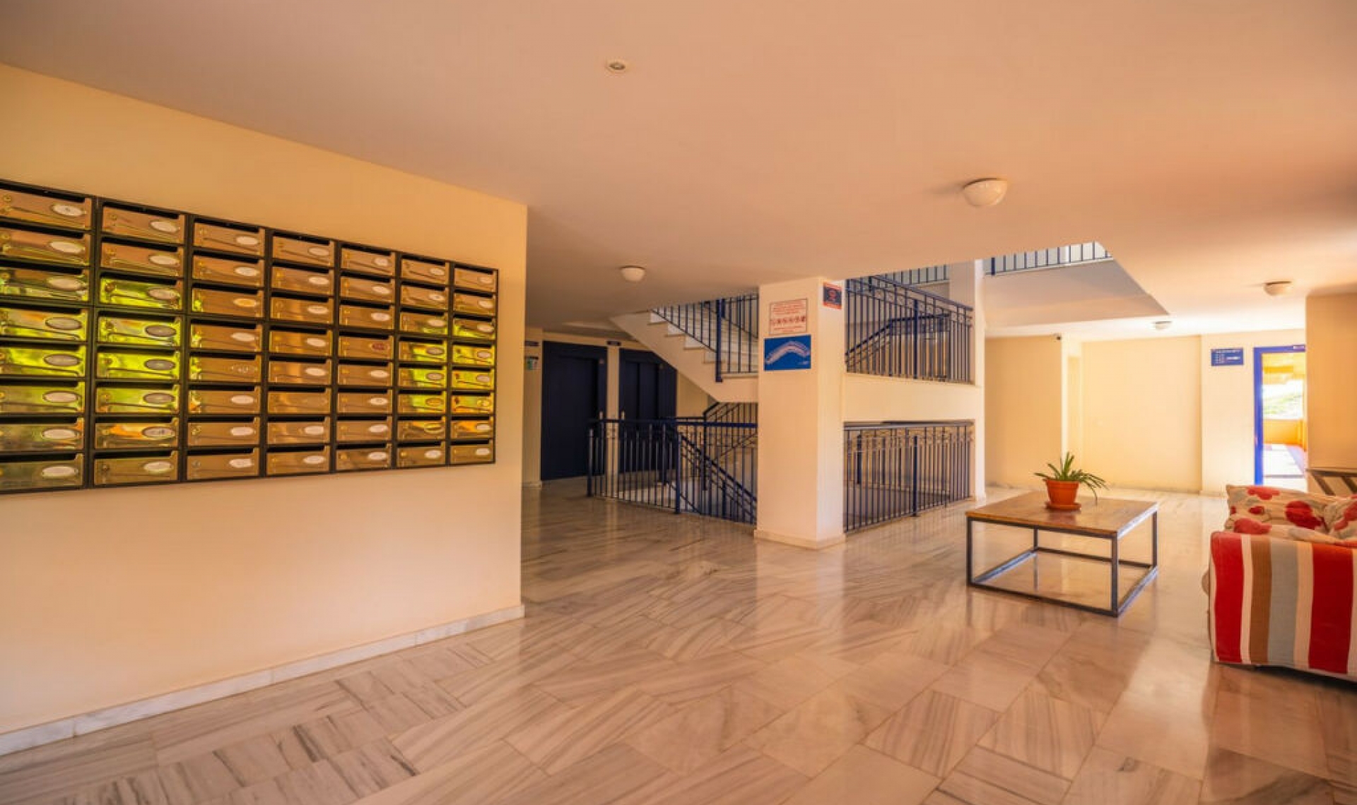 Resale - Apartment -
La Duquesa