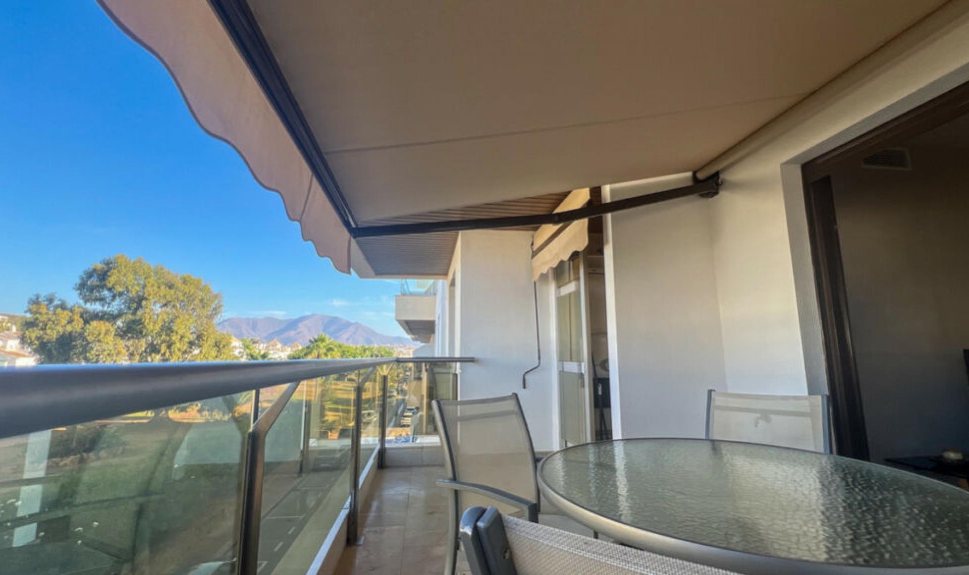 Resale - Apartment -
La Duquesa