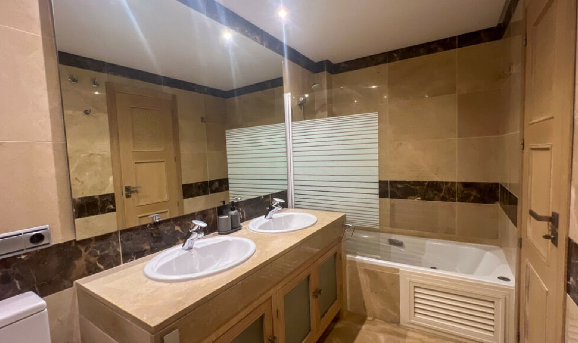 Resale - Apartment -
La Duquesa