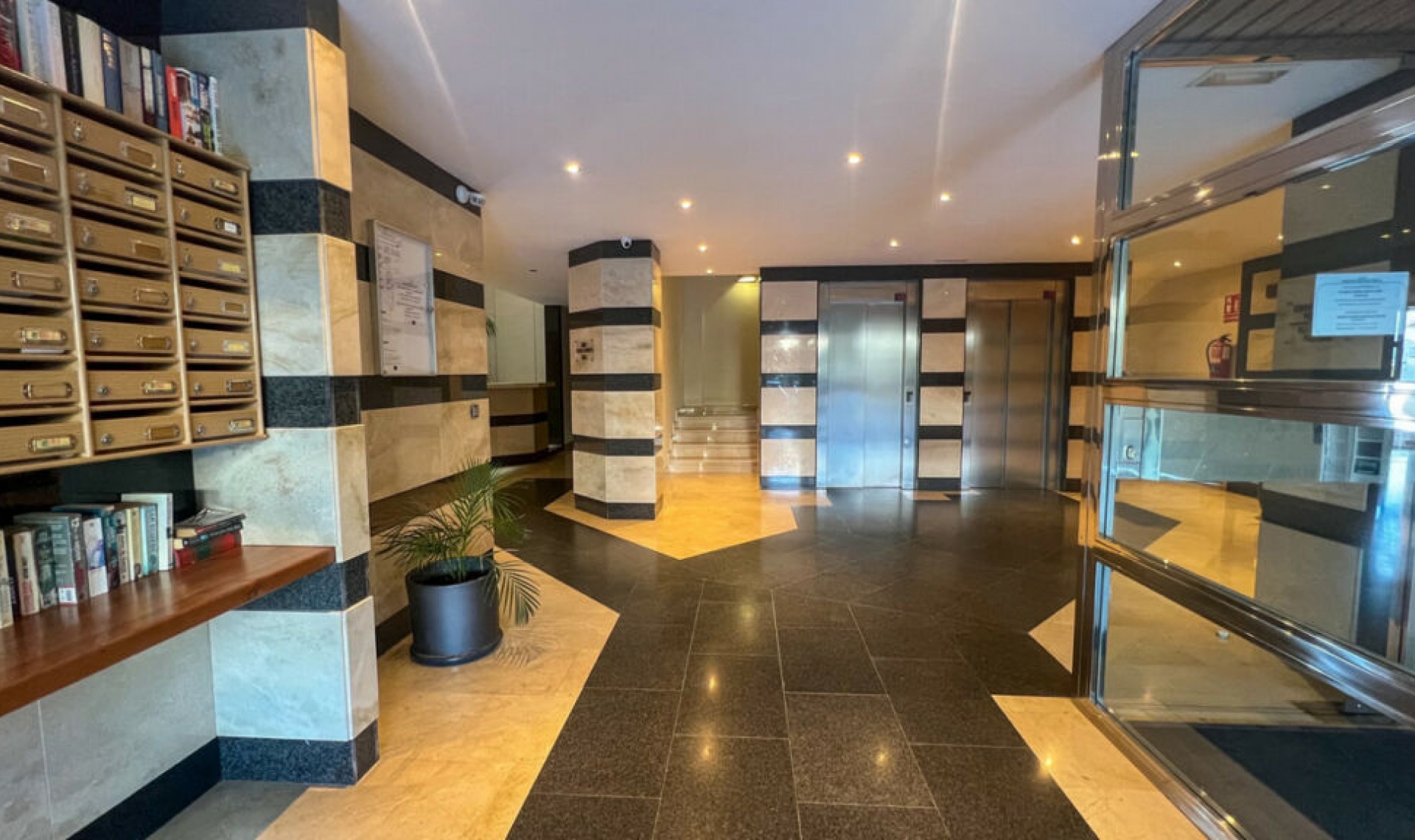 Resale - Apartment -
La Duquesa