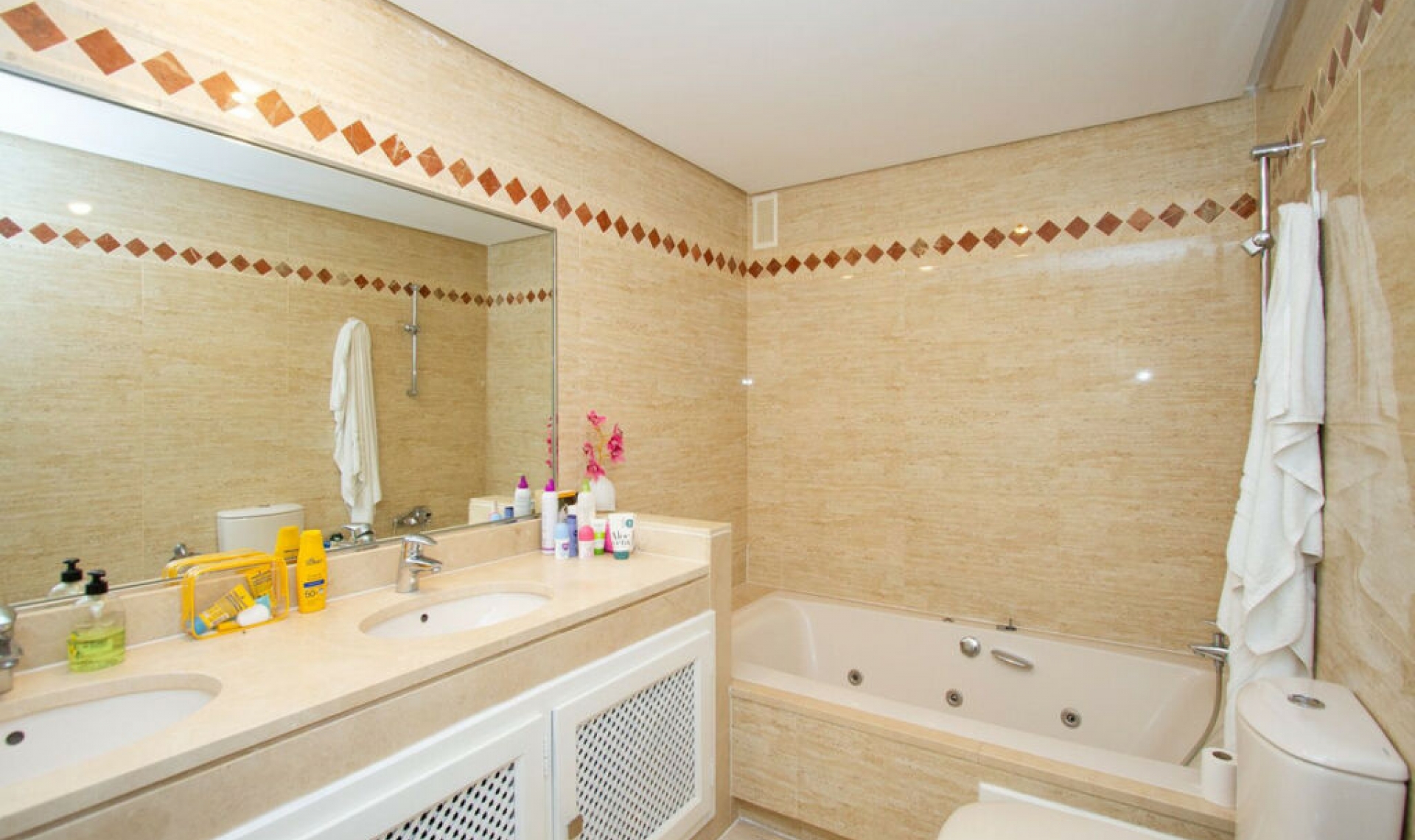 Resale - Apartment -
La Mairena