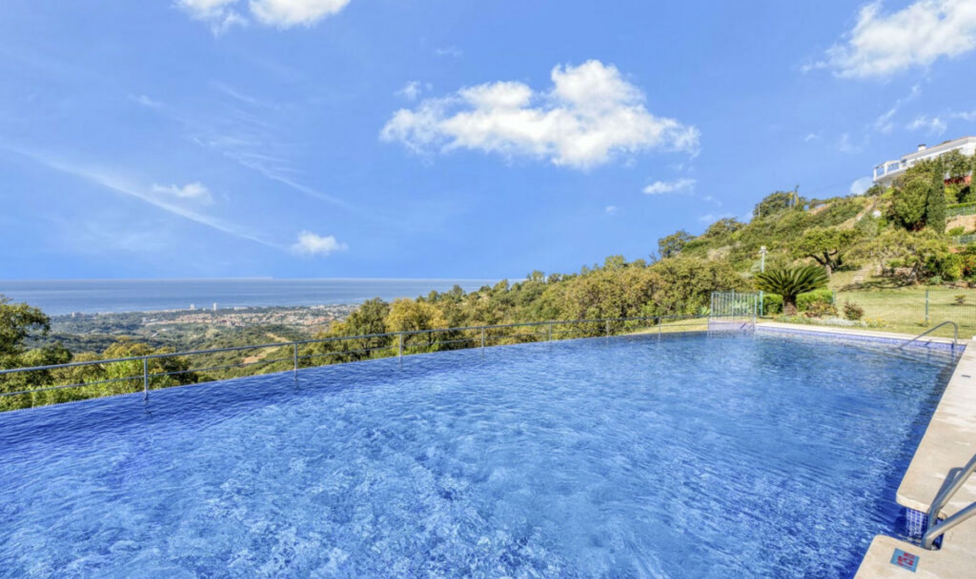 Resale - Apartment -
La Mairena