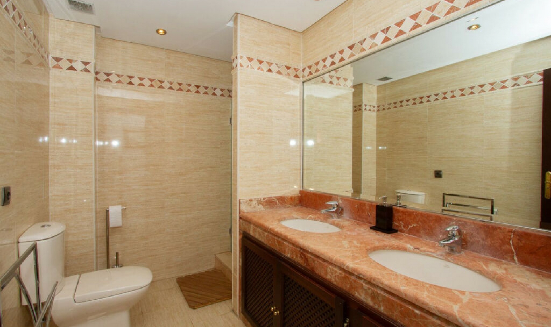 Resale - Apartment -
La Mairena