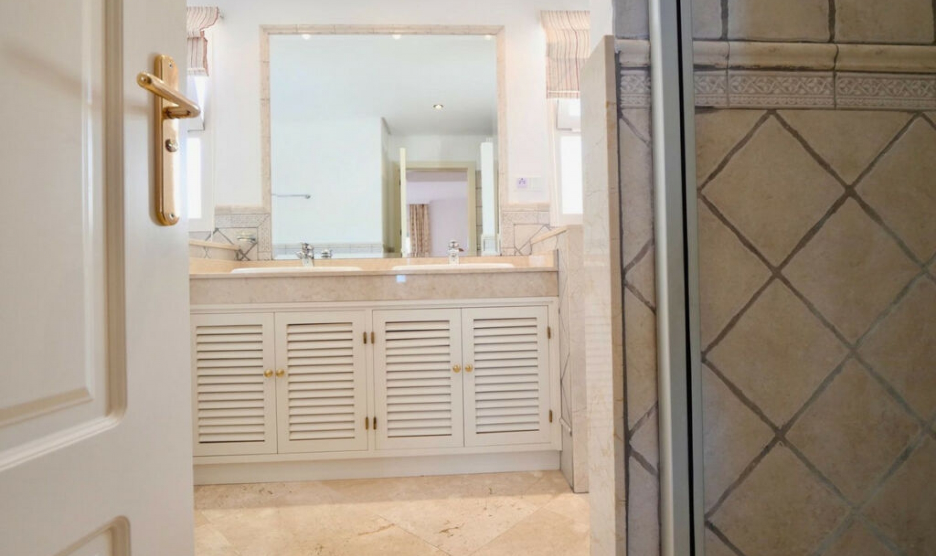 Resale - Apartment -
La Mairena