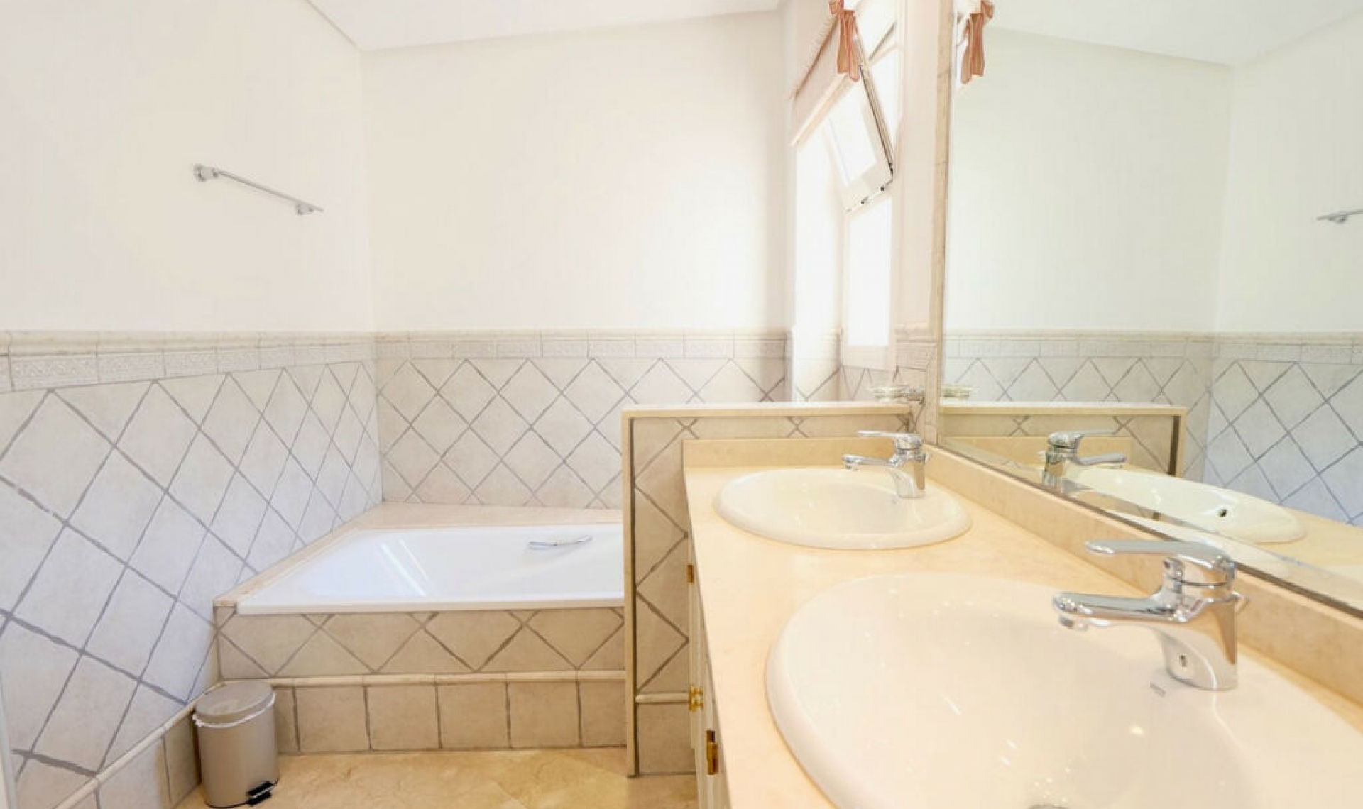 Resale - Apartment -
La Mairena