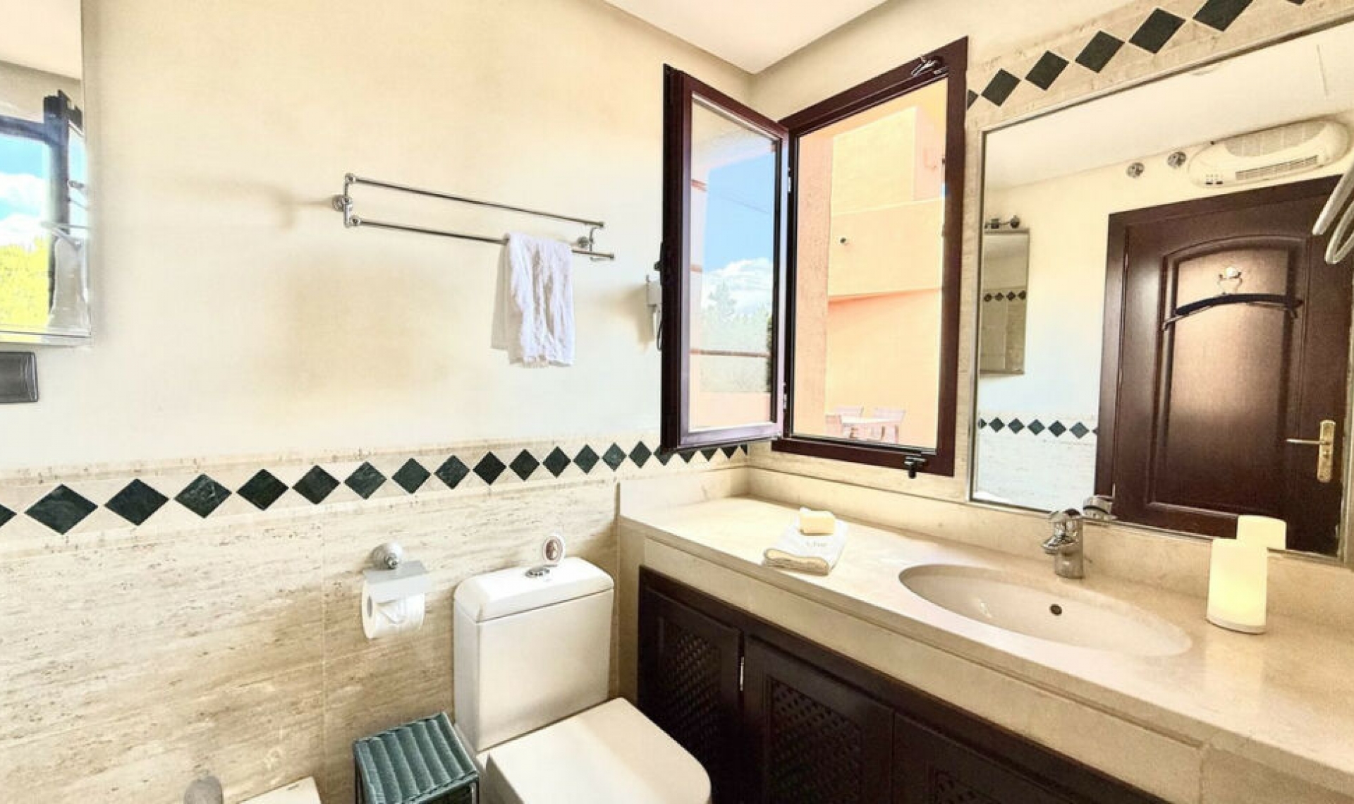 Resale - Apartment -
La Mairena