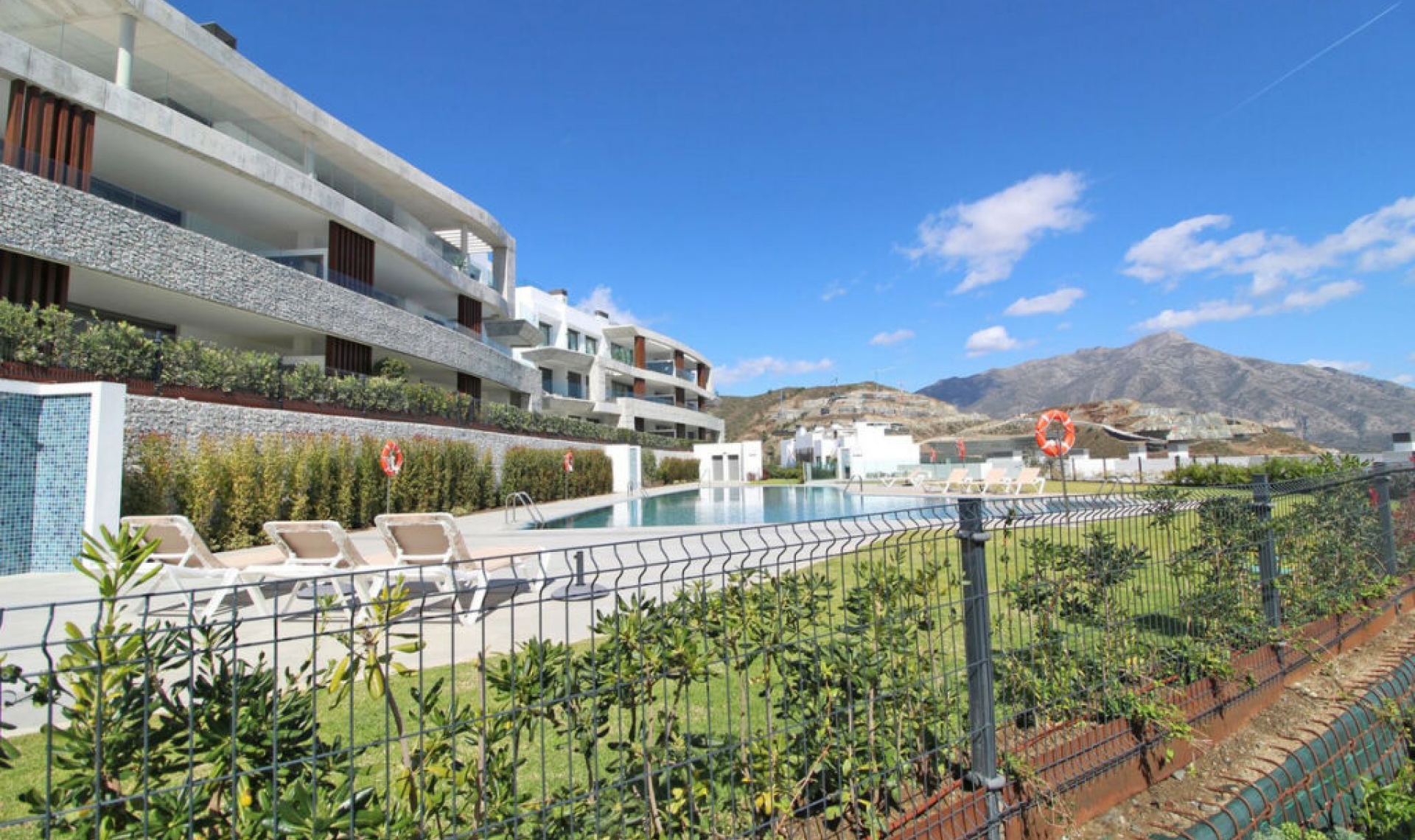 Resale - Apartment -
La Quinta