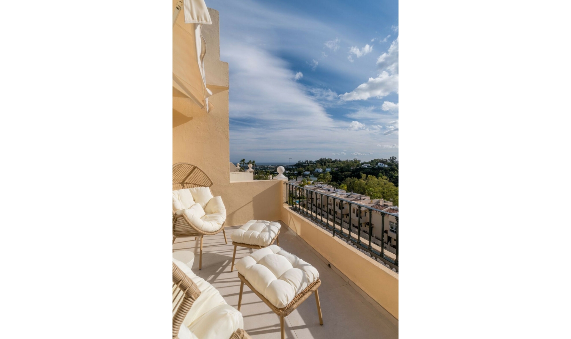 Resale - Apartment -
La Quinta