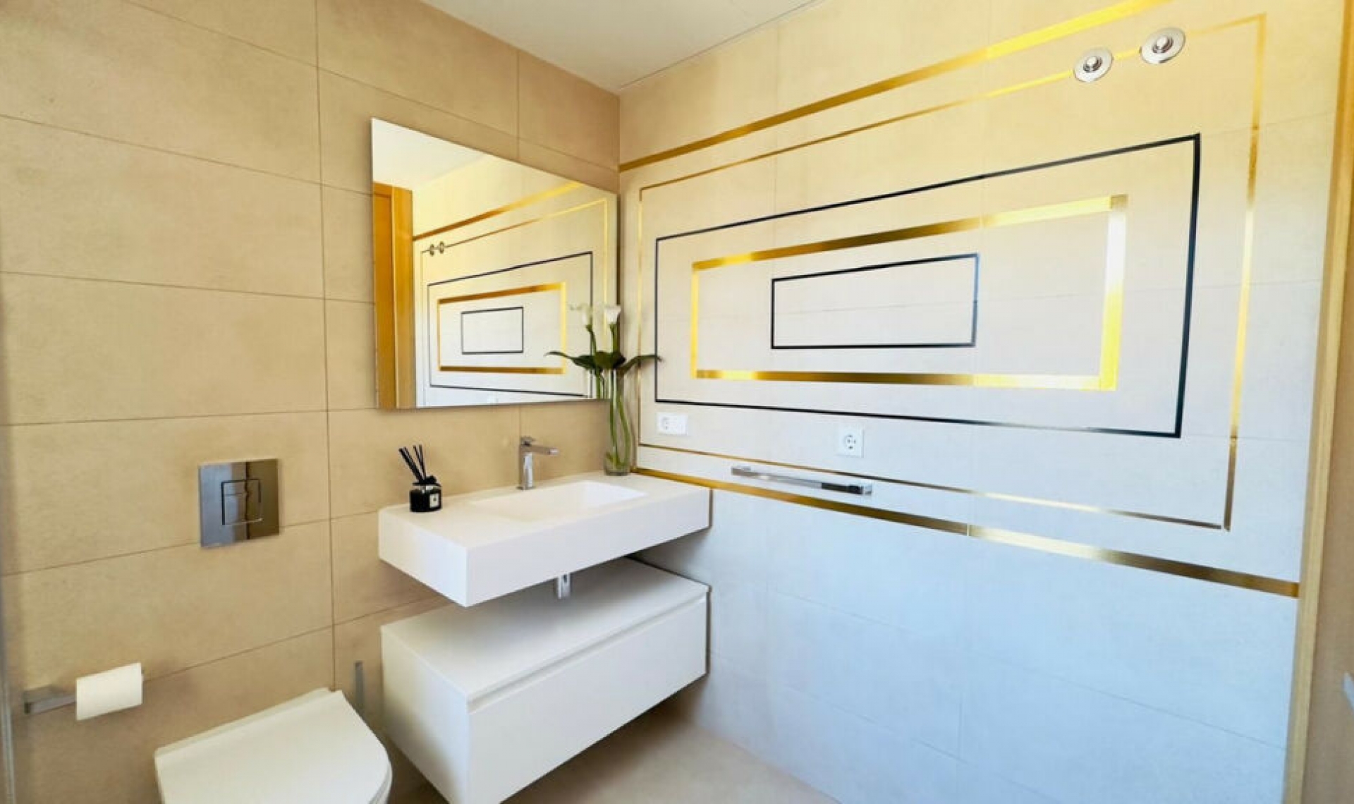 Resale - Apartment -
La Quinta