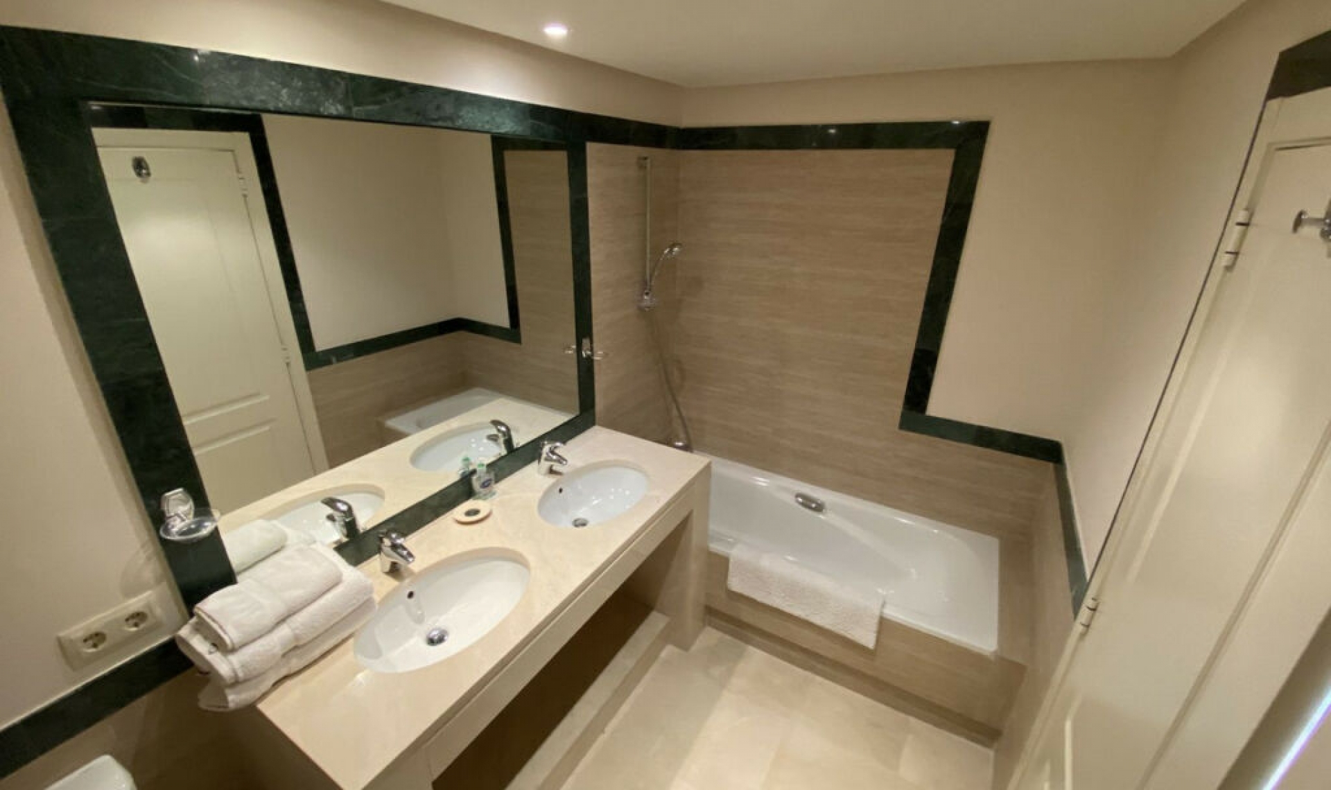 Resale - Apartment -
La Quinta