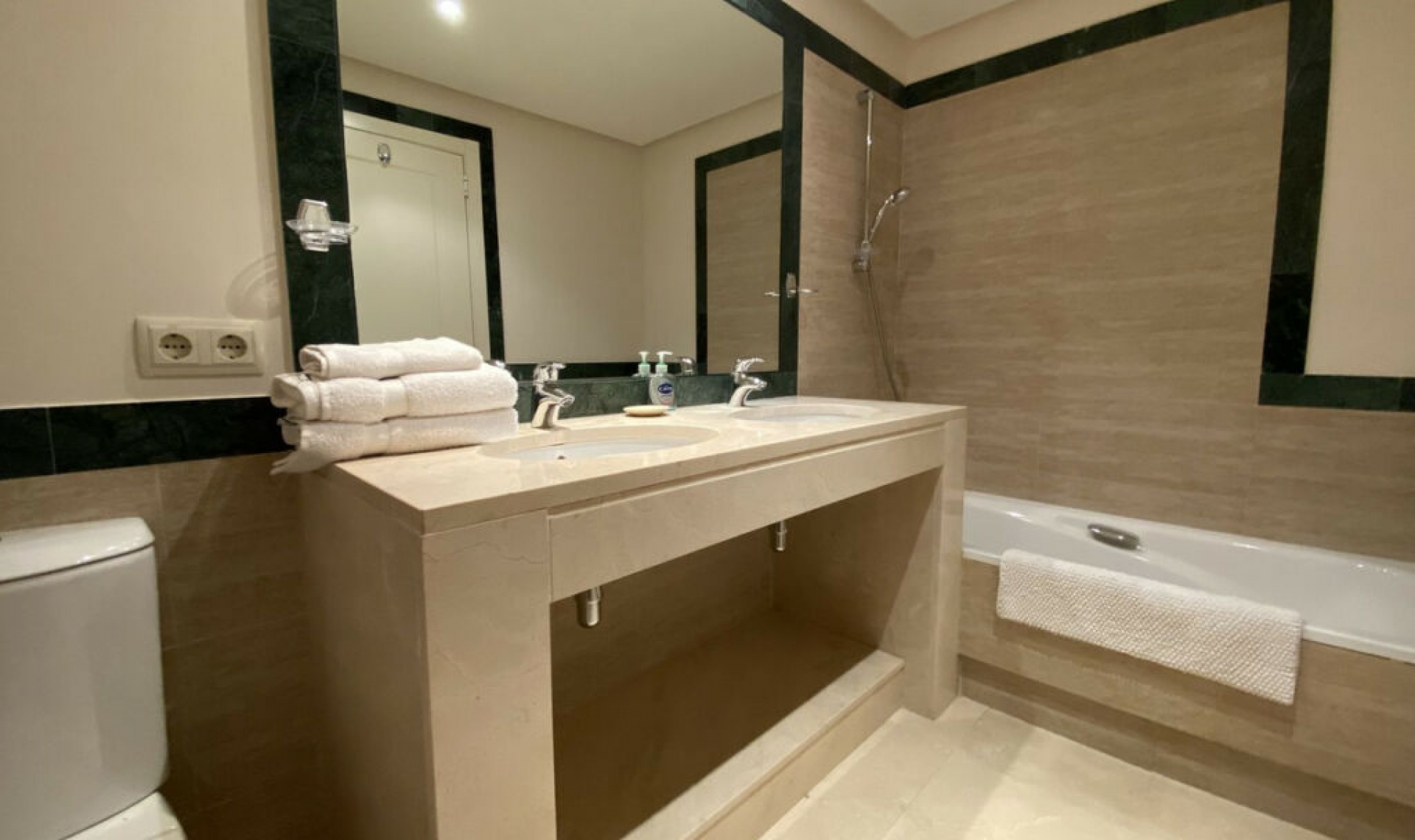 Resale - Apartment -
La Quinta