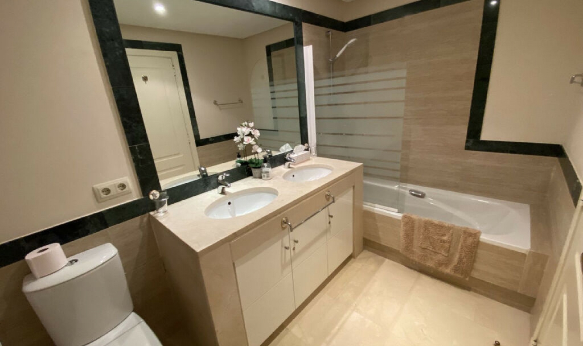 Resale - Apartment -
La Quinta