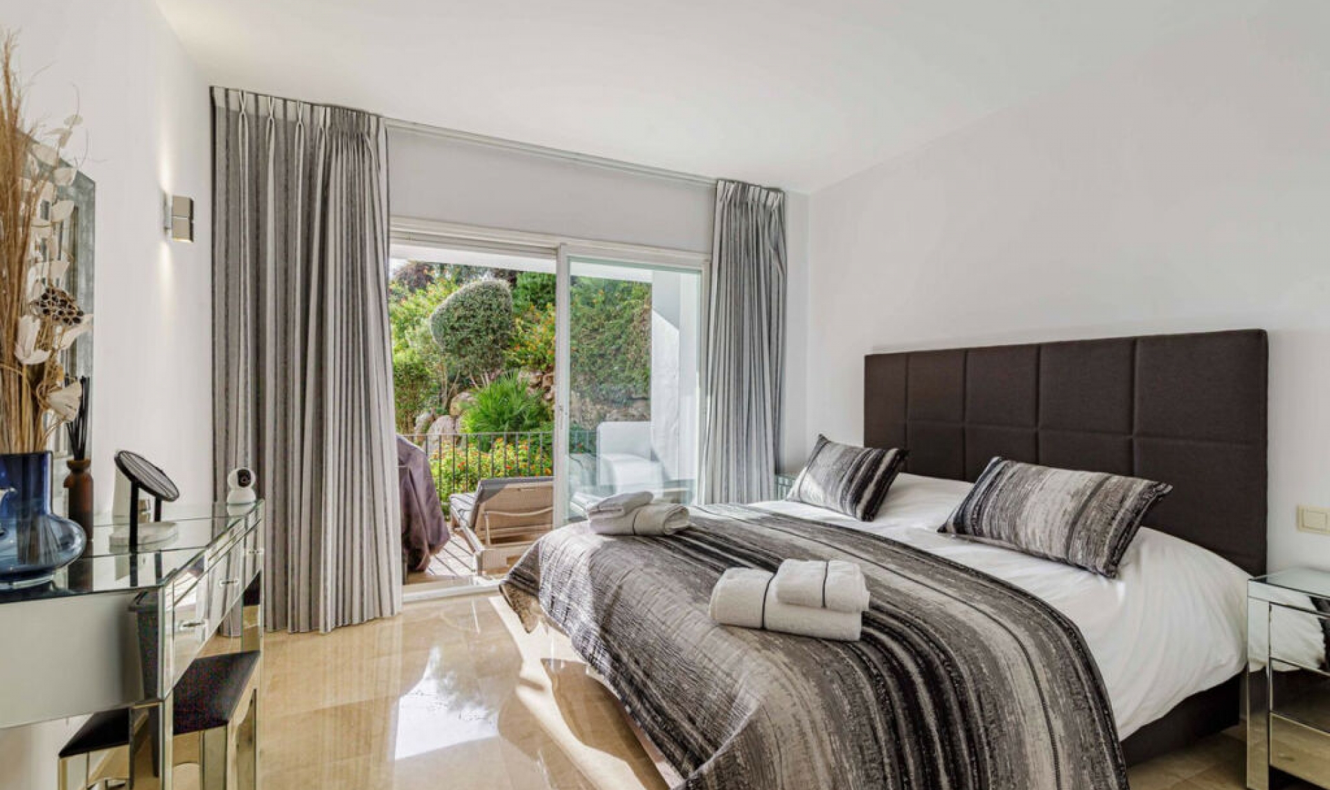 Resale - Apartment -
La Quinta