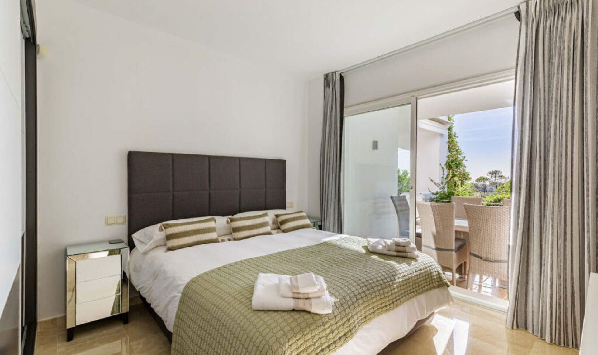 Resale - Apartment -
La Quinta