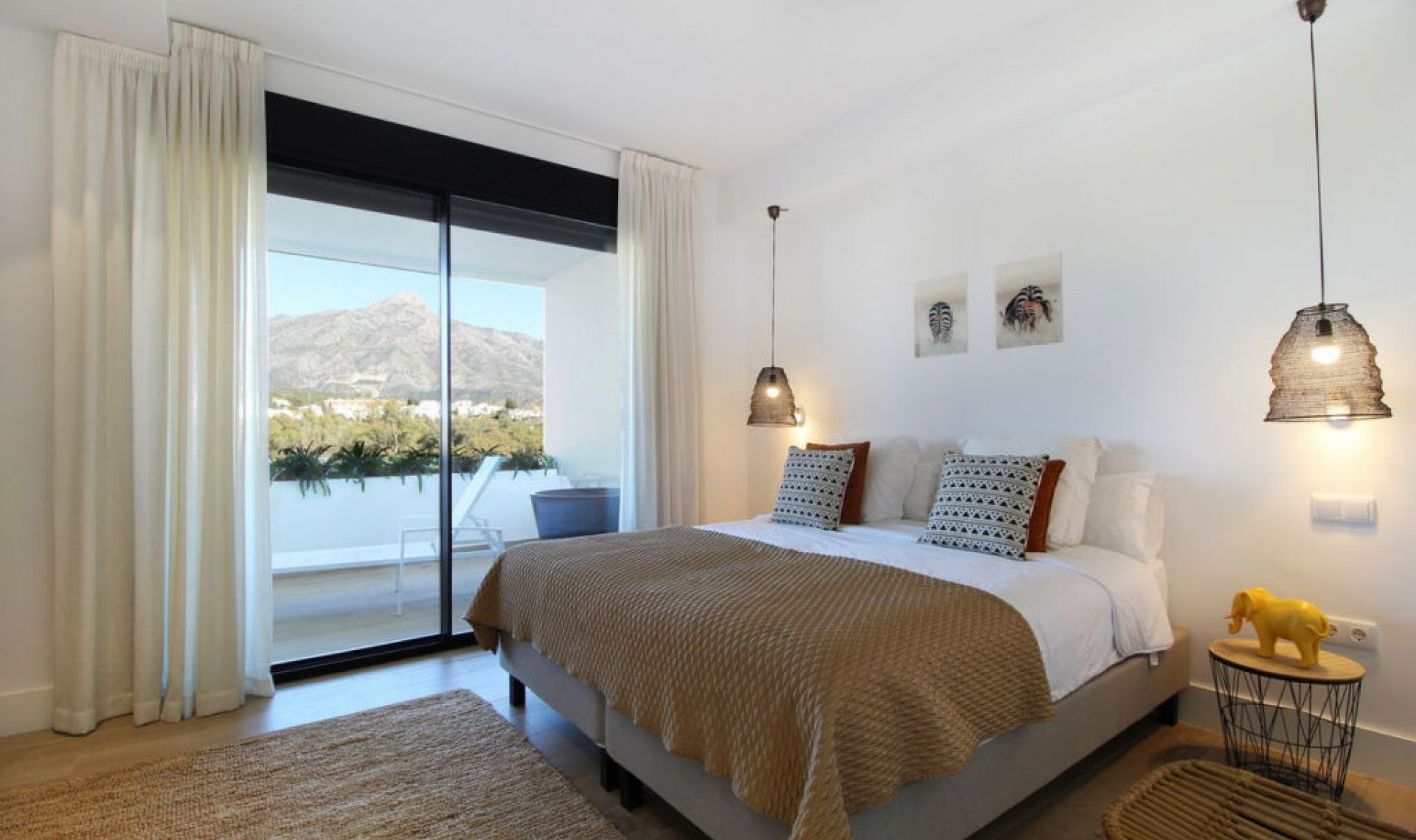 Resale - Apartment -
Las Brisas