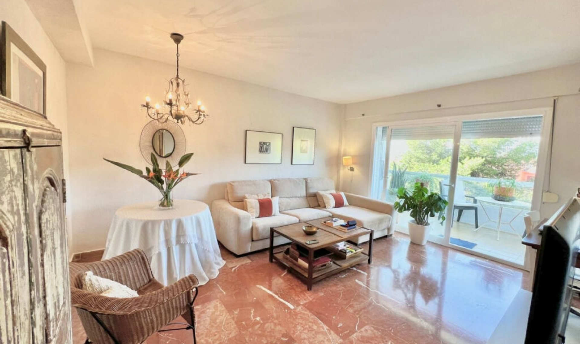 Resale - Apartment -
Las Chapas