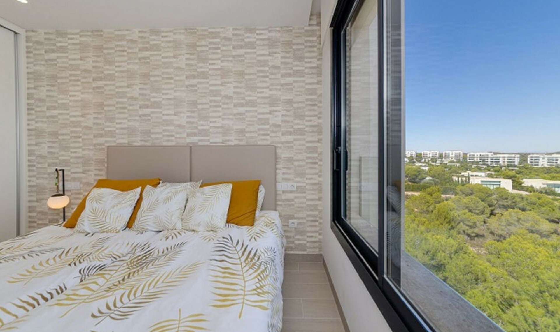 Resale - Apartment -
Las Colinas Golf