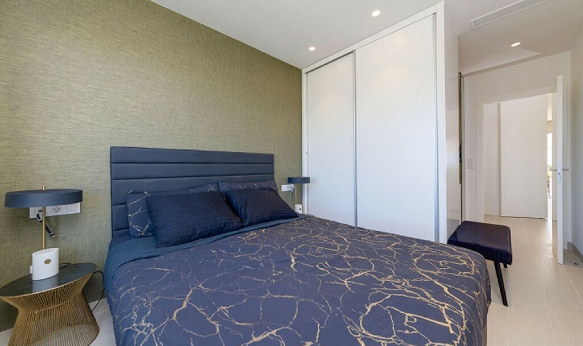 Resale - Apartment -
Las Colinas Golf