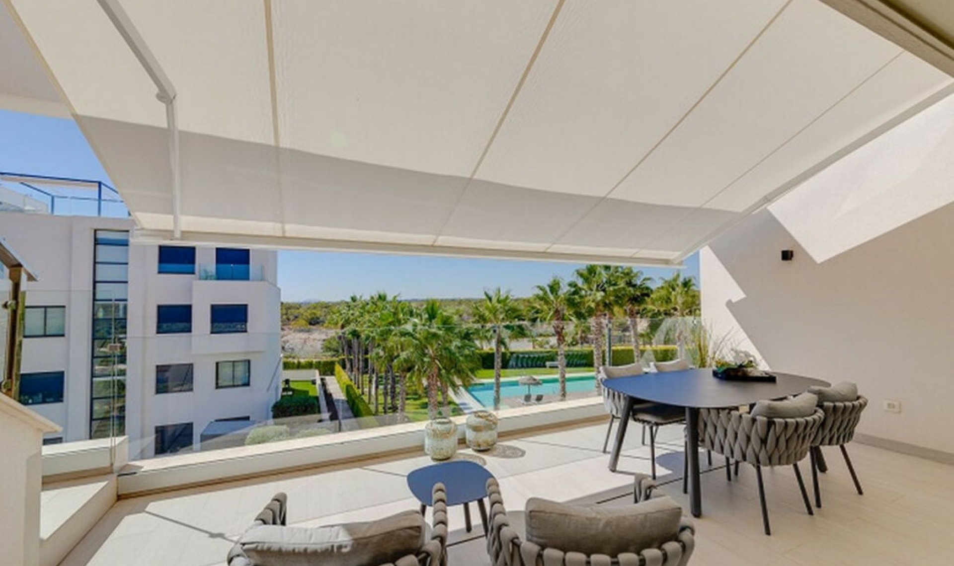 Resale - Apartment -
Las Colinas Golf