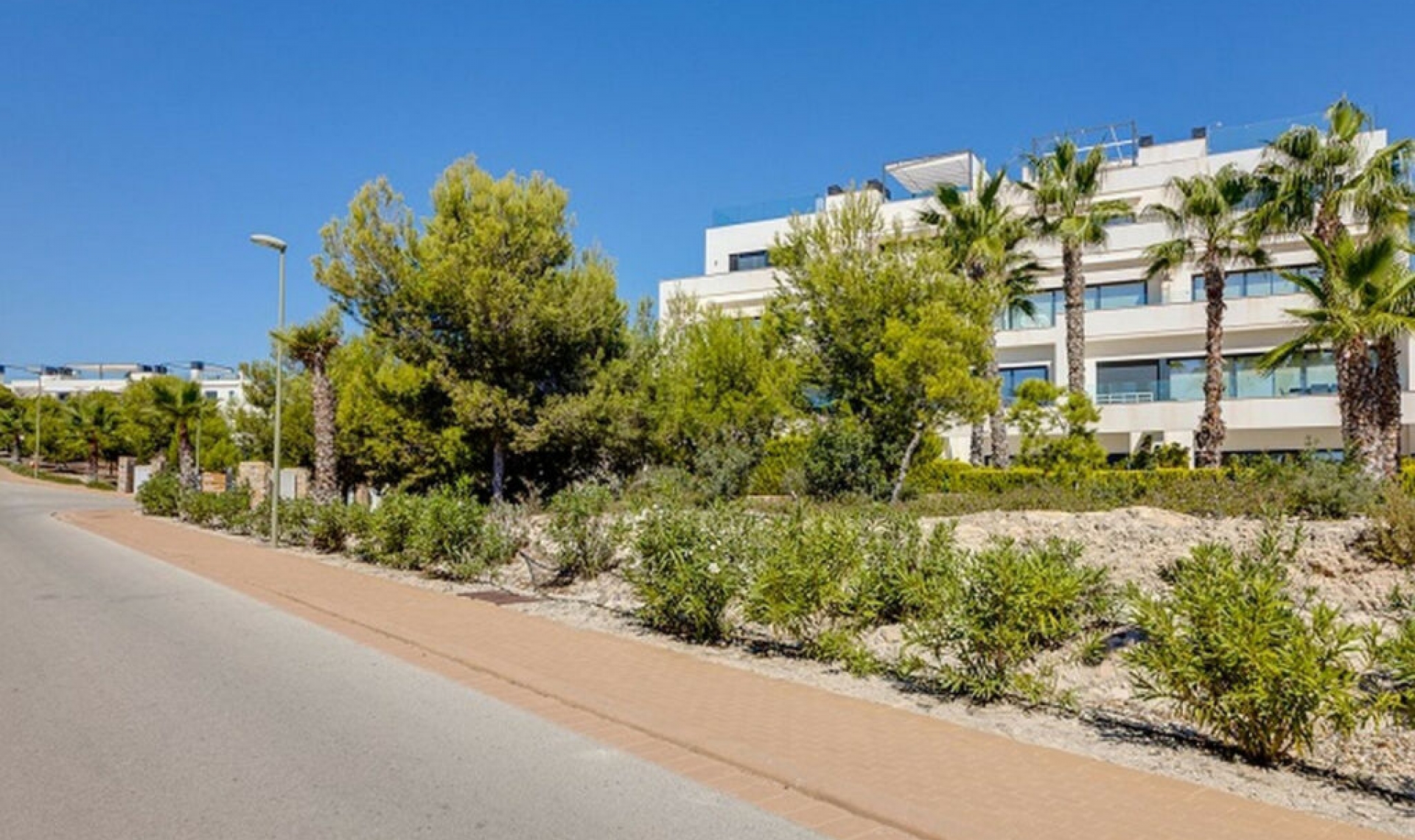 Resale - Apartment -
Las Colinas Golf