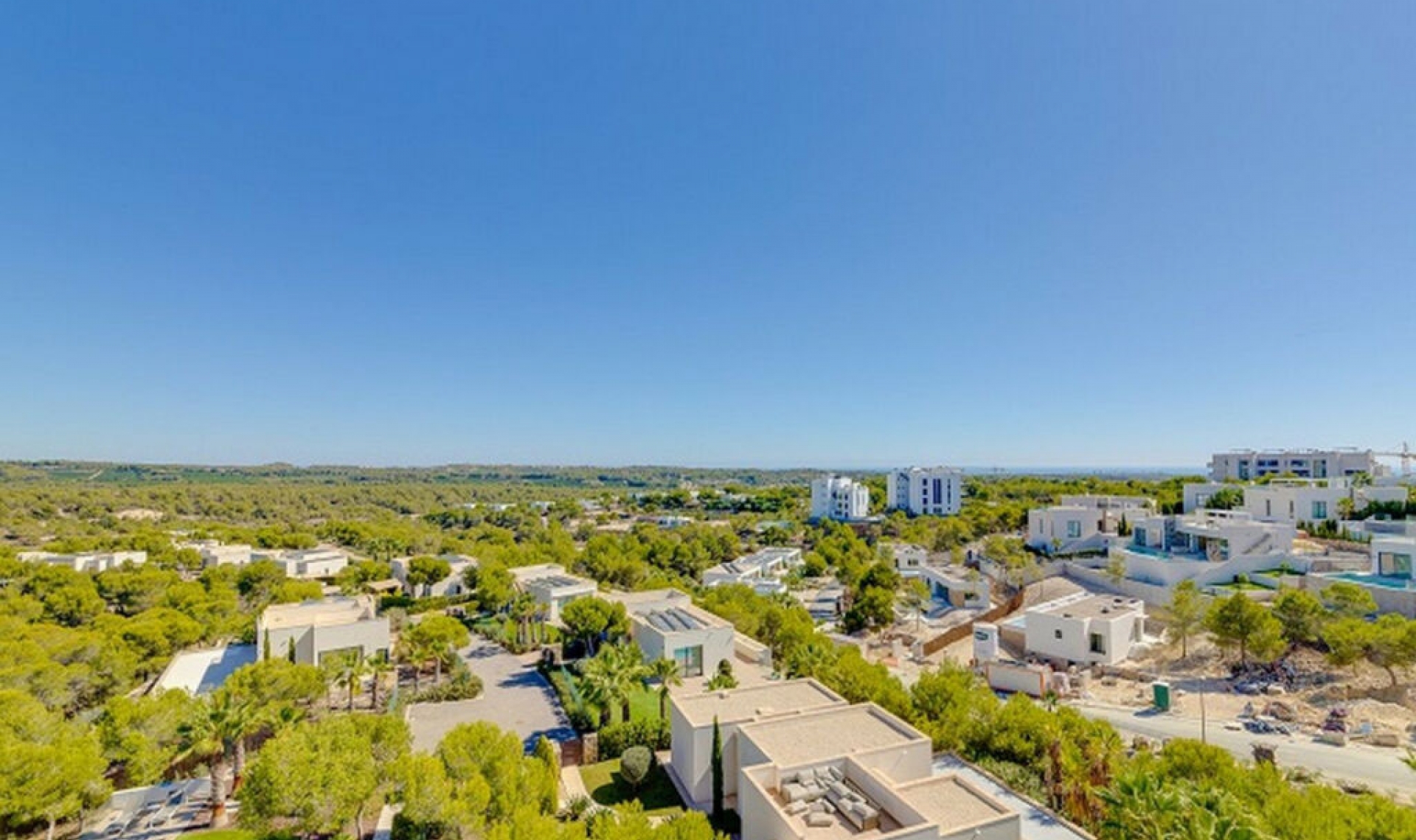 Resale - Apartment -
Las Colinas Golf