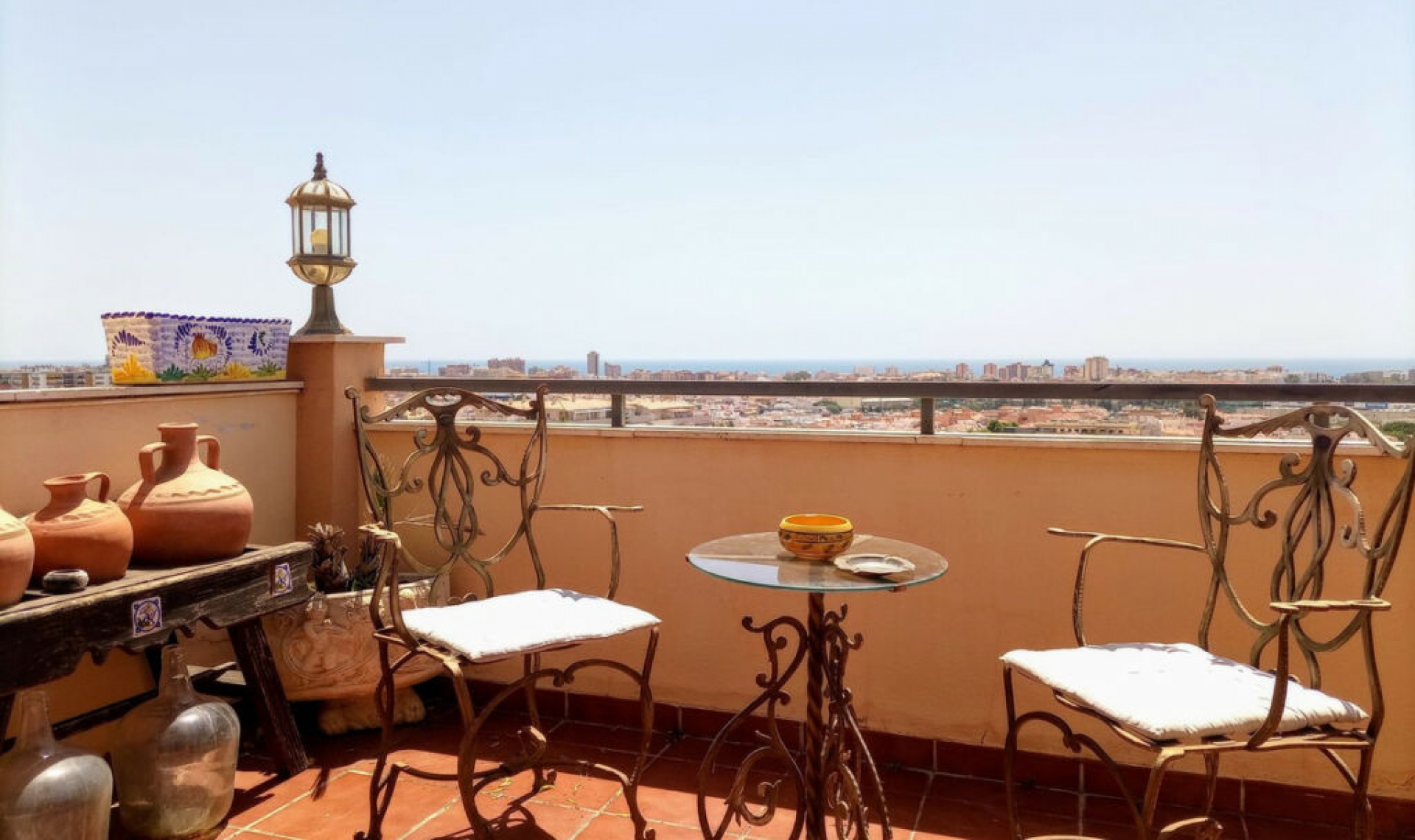 Resale - Apartment -
Las Lagunas