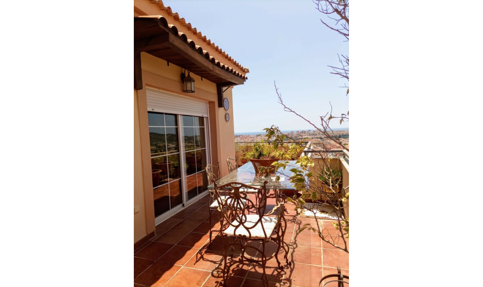Resale - Apartment -
Las Lagunas