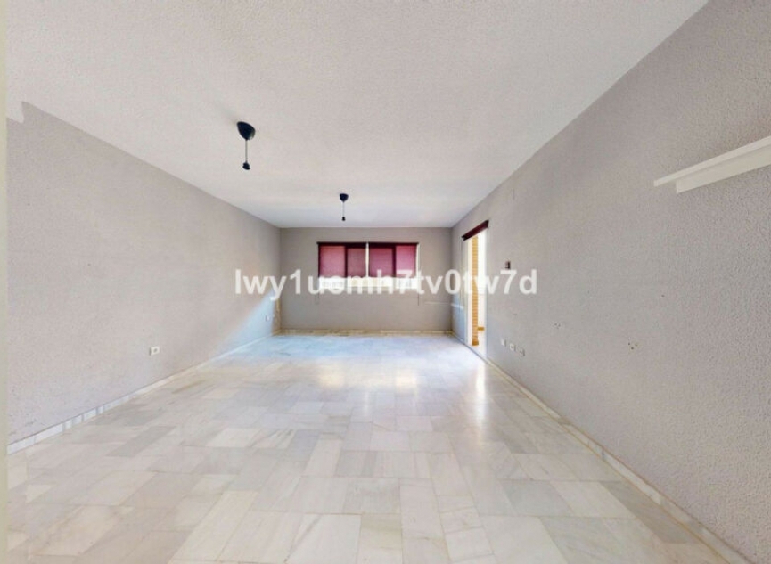 Resale - Apartment -
Las Lagunas