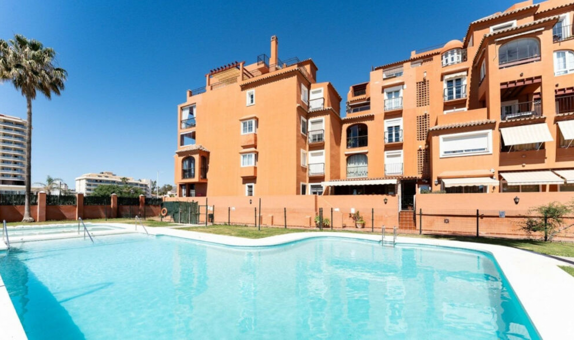 Resale - Apartment -
Los Alamos