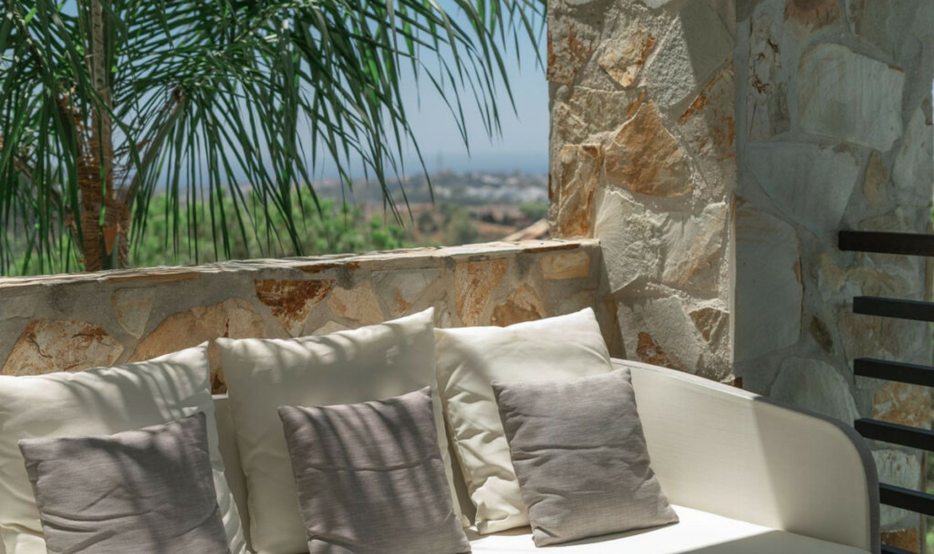 Resale - Apartment -
Los Almendros