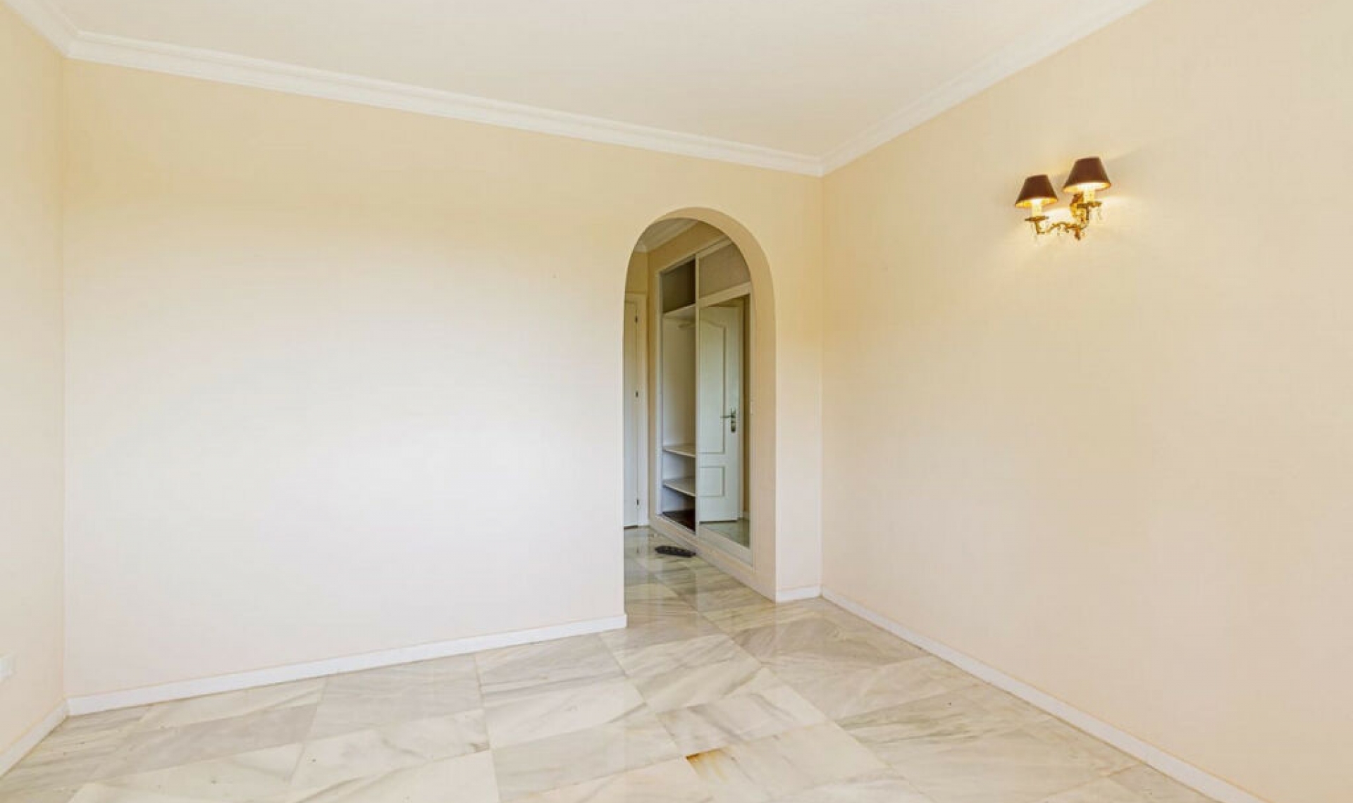 Resale - Apartment -
Los Almendros