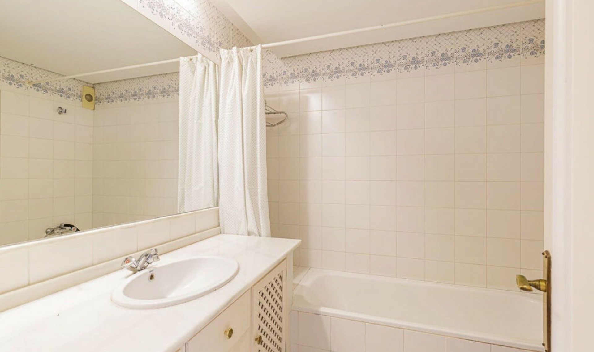 Resale - Apartment -
Los Almendros