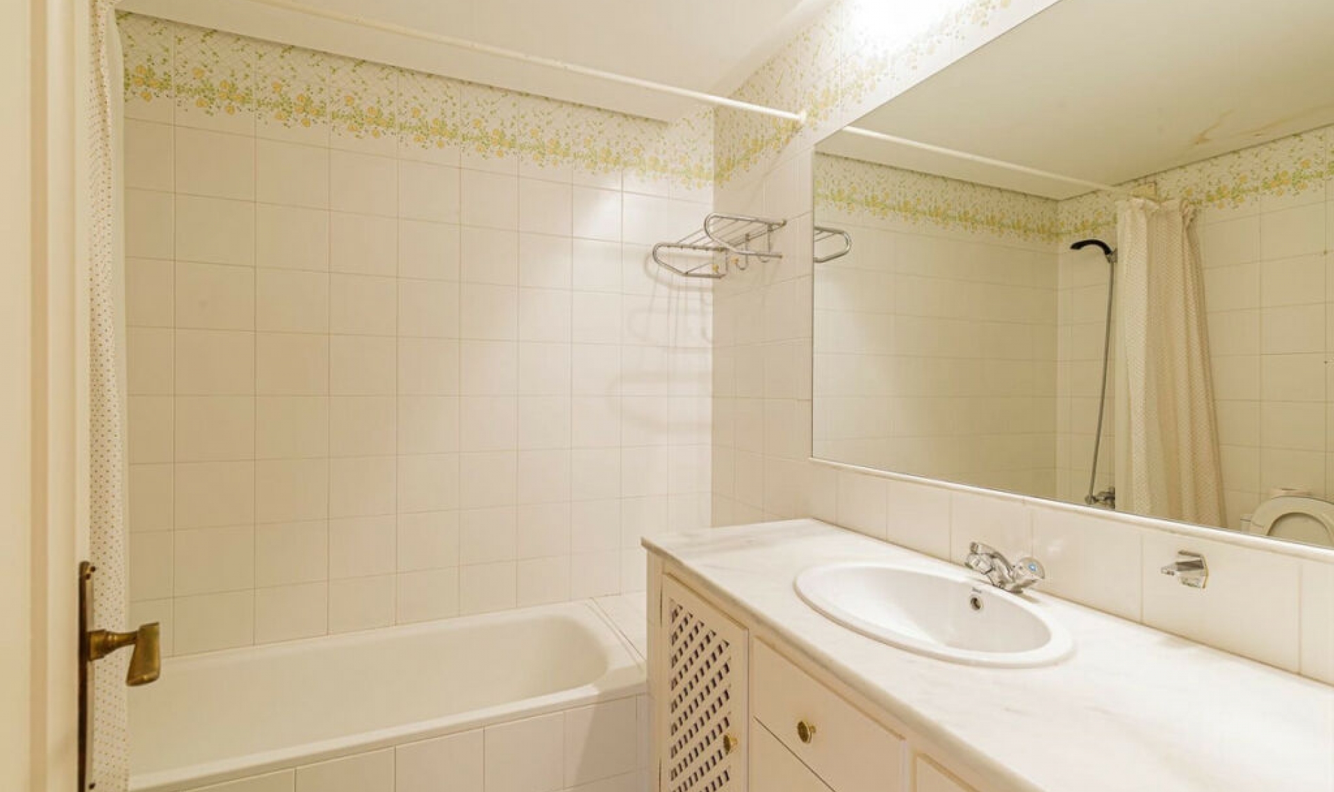 Resale - Apartment -
Los Almendros