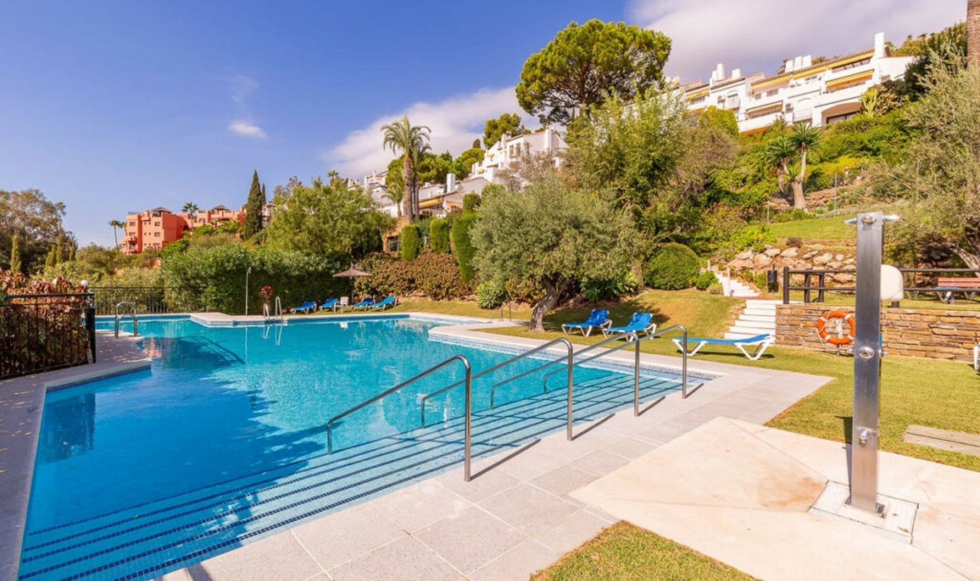 Resale - Apartment -
Los Almendros