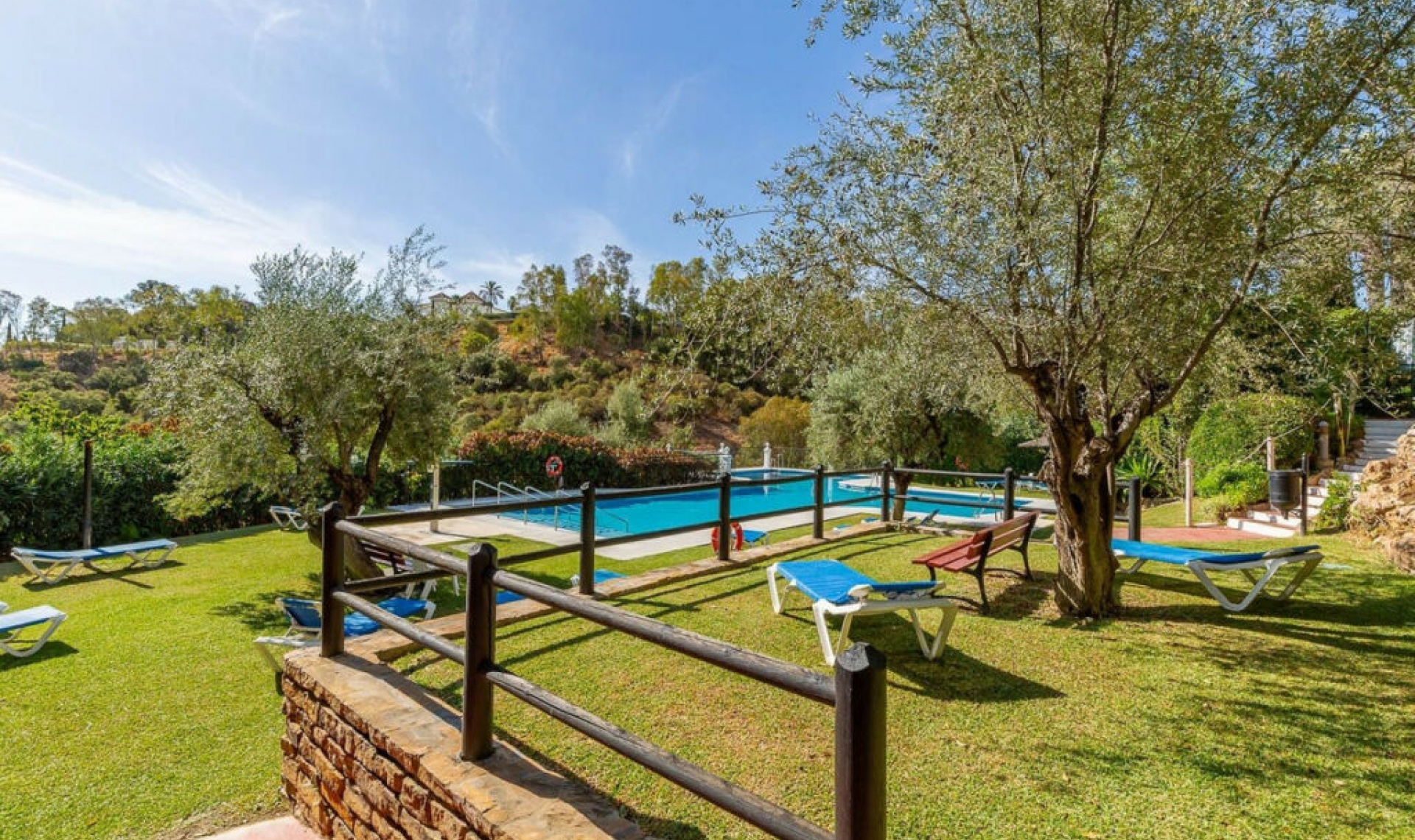 Resale - Apartment -
Los Almendros