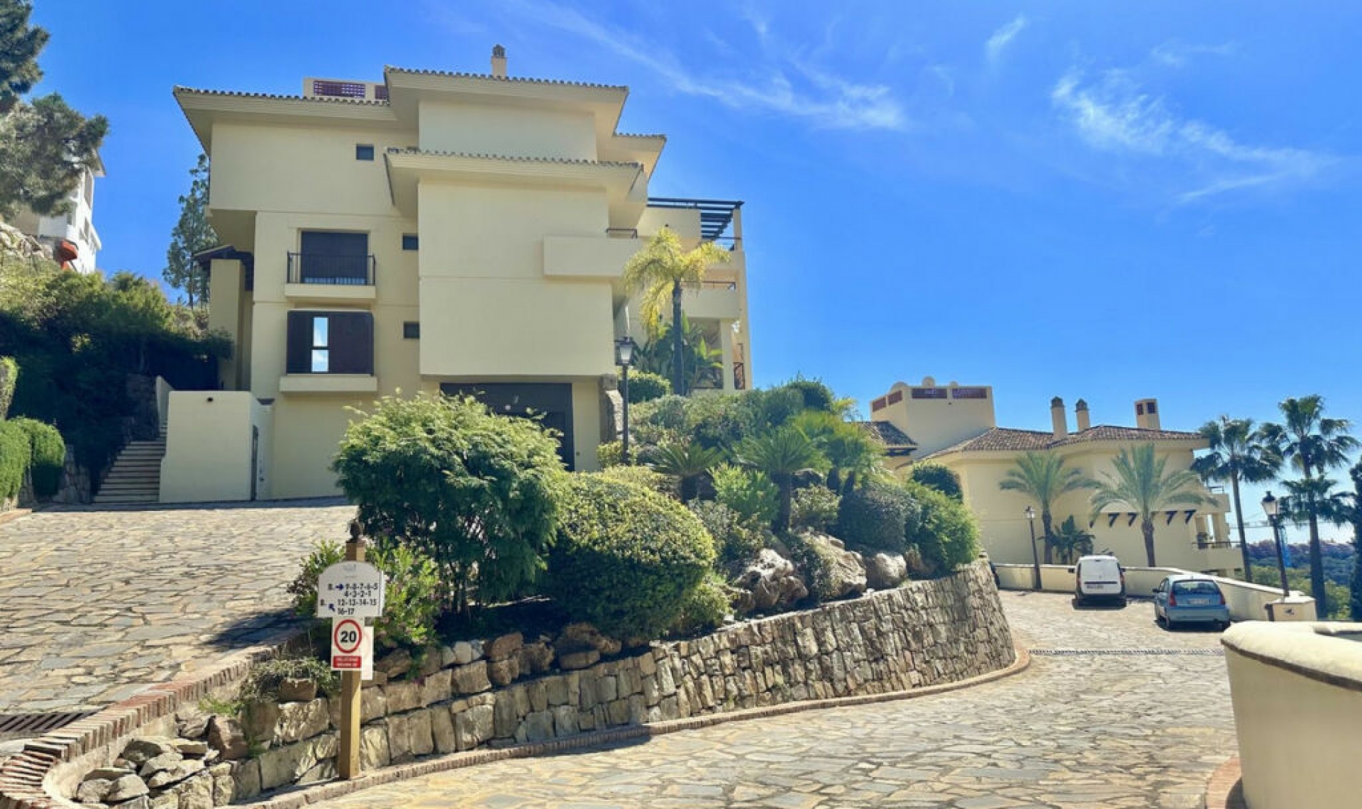 Resale - Apartment -
Los Arqueros