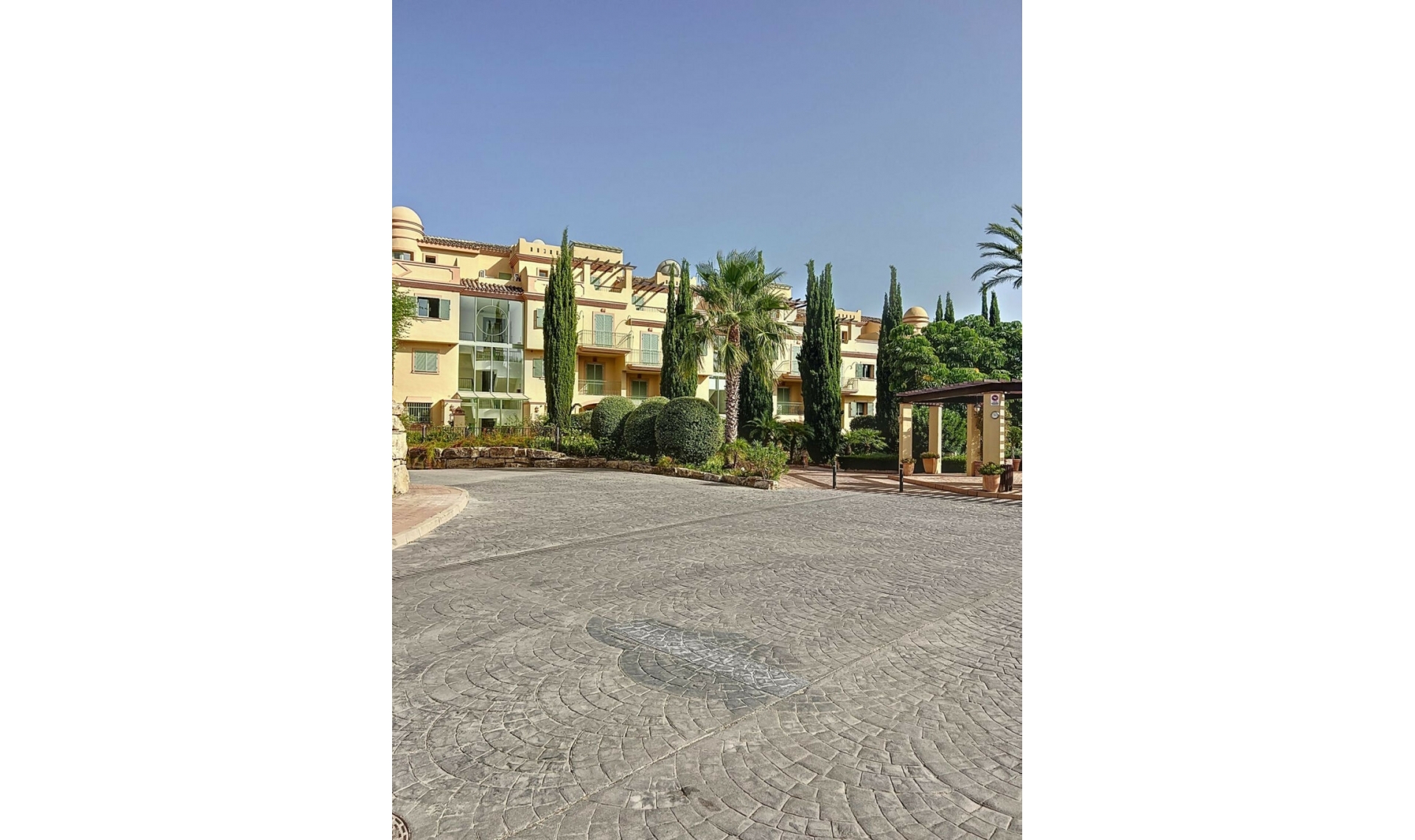 Resale - Apartment -
Los Flamingos