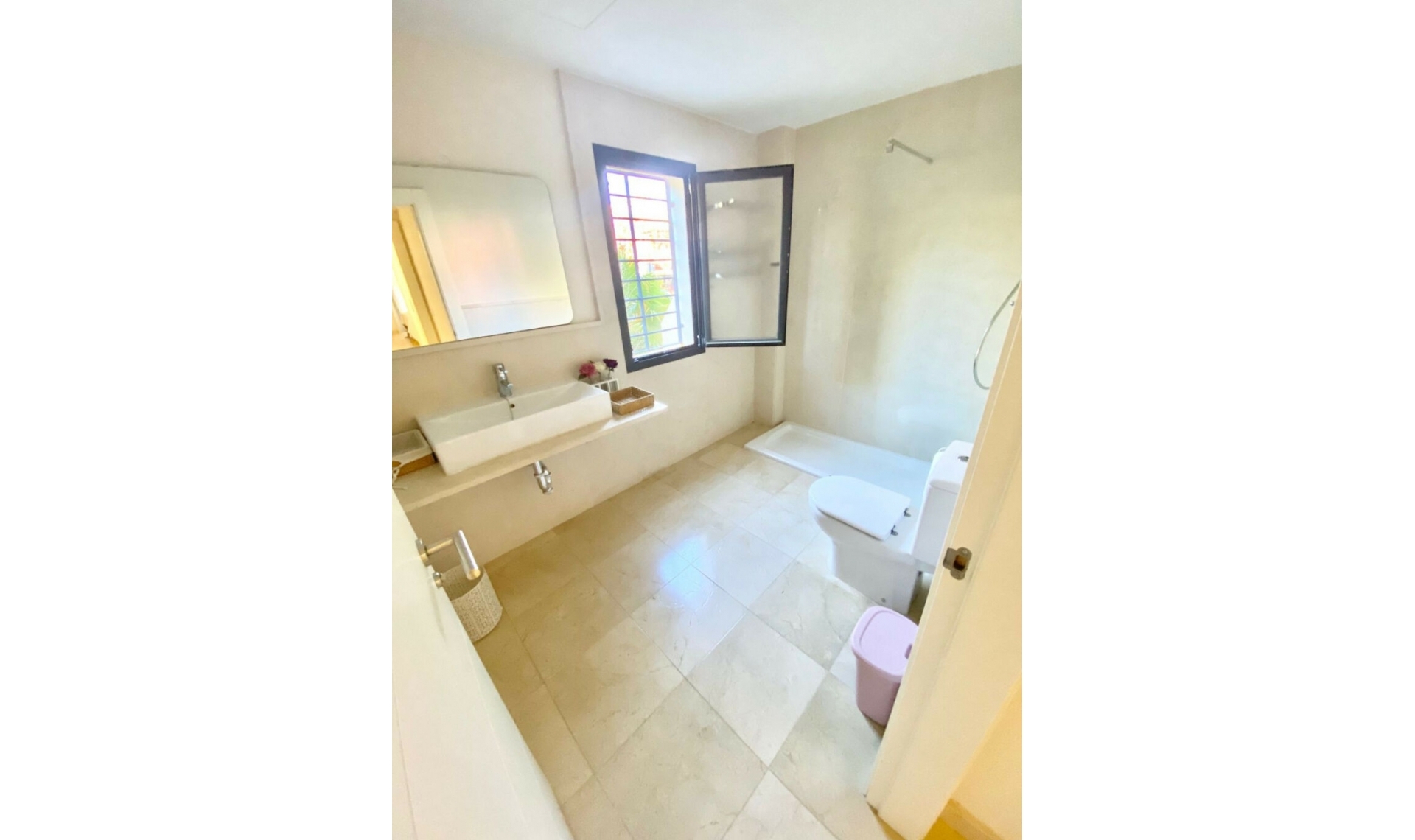 Resale - Apartment -
Los Flamingos