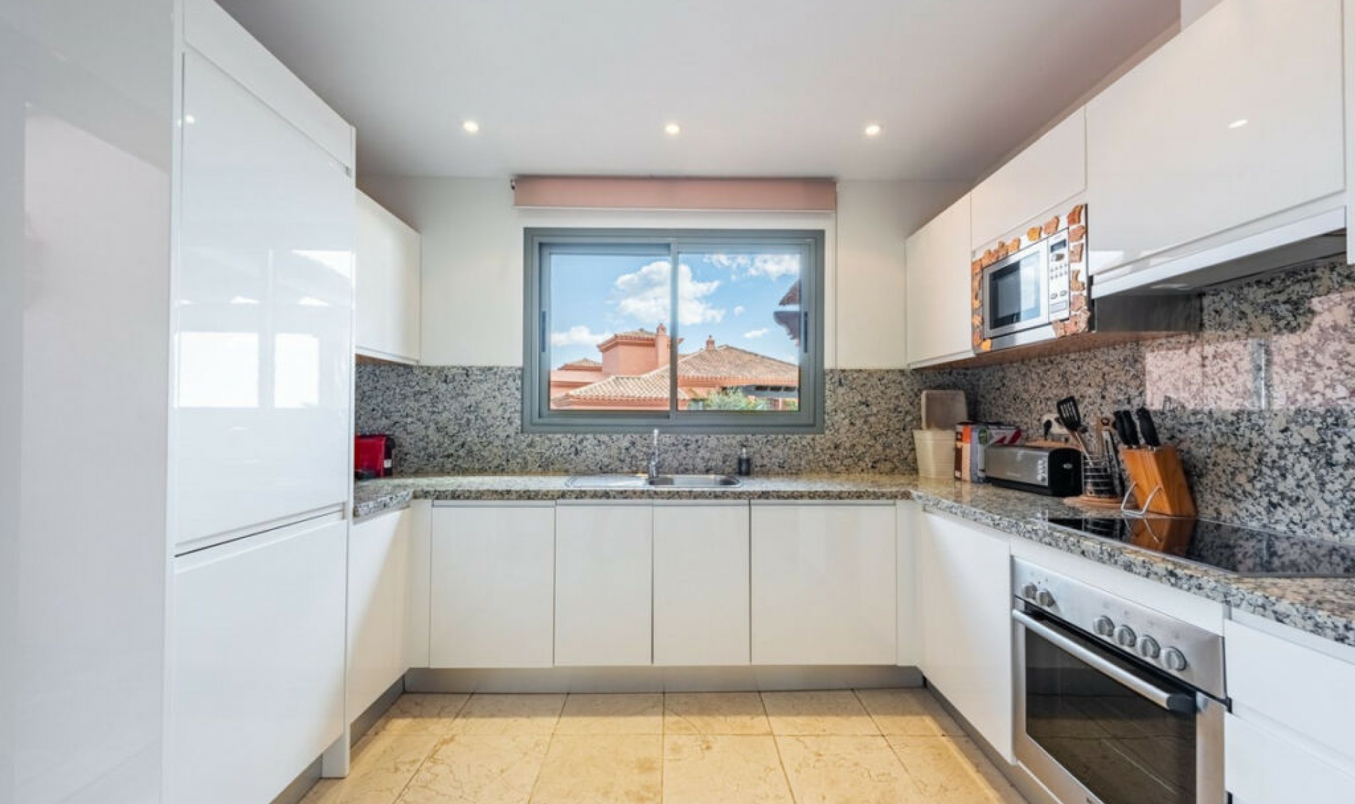 Resale - Apartment -
Los Flamingos