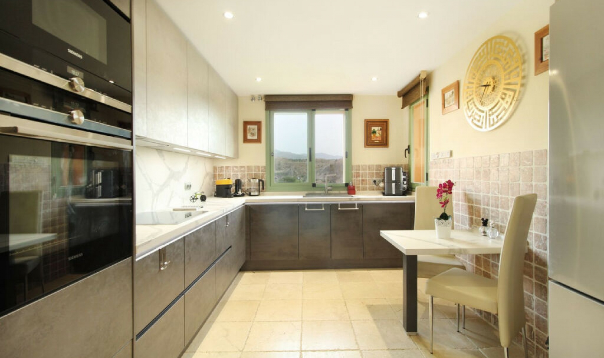 Resale - Apartment -
Los Flamingos