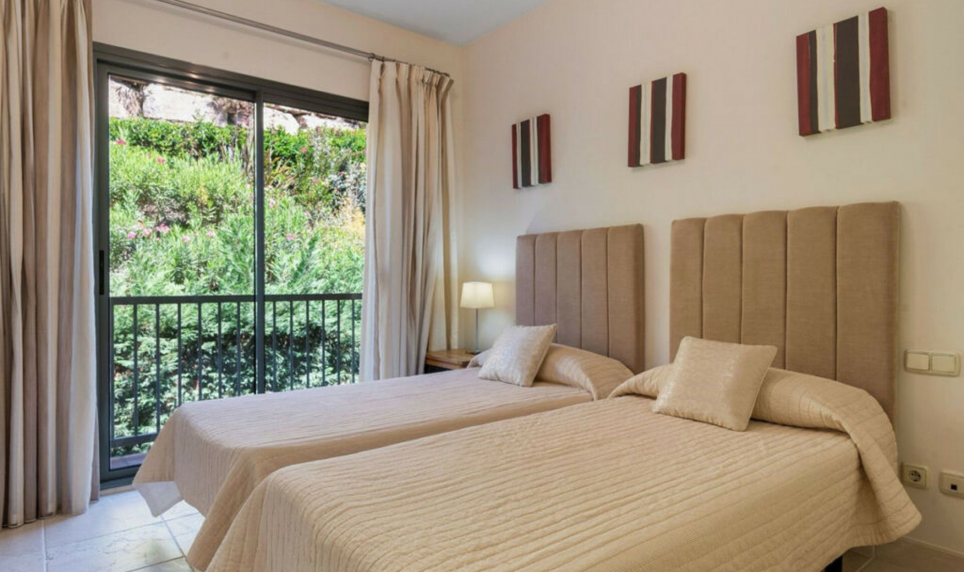 Resale - Apartment -
Los Flamingos